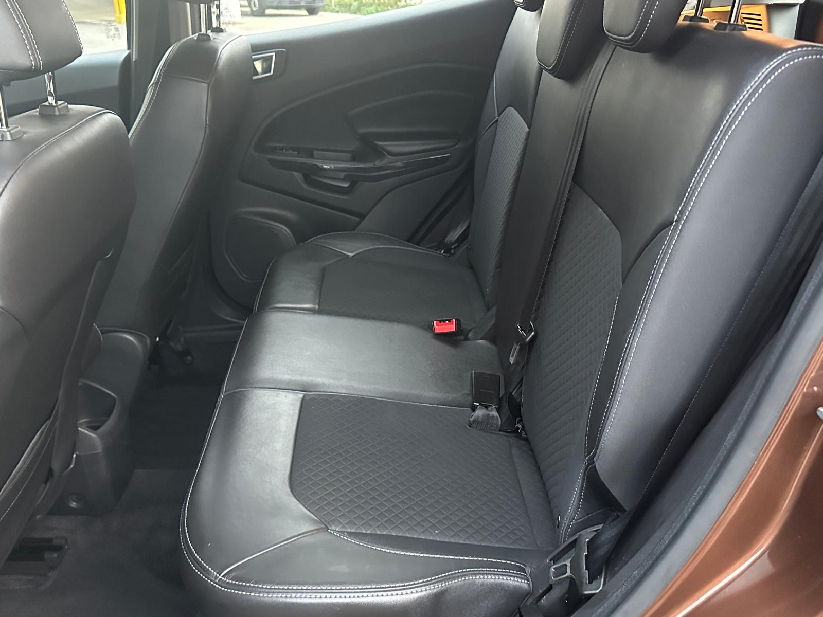 FORD EcoSport 1.5 Titanium PowerShift-image-8