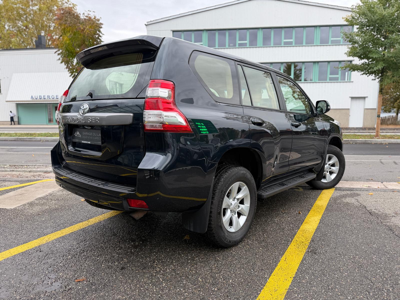 TOYOTA Land Cruiser 3.0 TD Luna Automatic-image-3