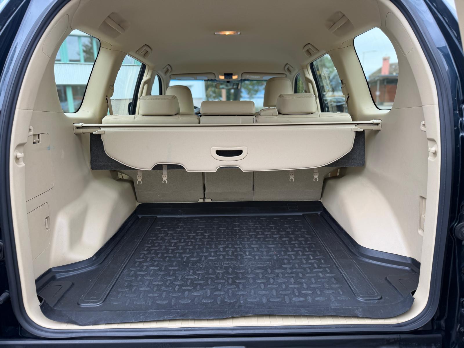 TOYOTA Land Cruiser 3.0 TD Luna Automatic-image-15