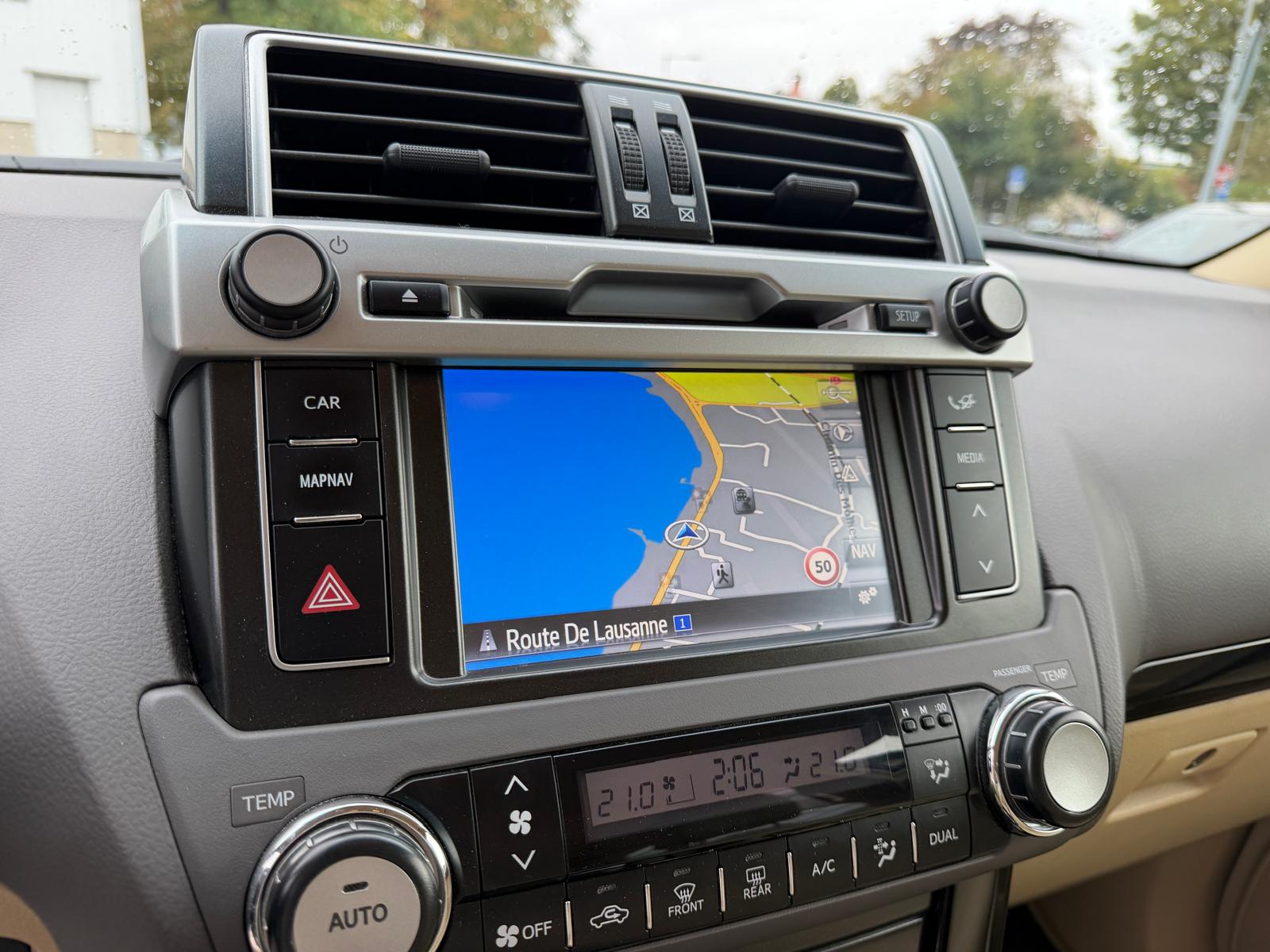 TOYOTA Land Cruiser 3.0 TD Luna Automatic-image-24