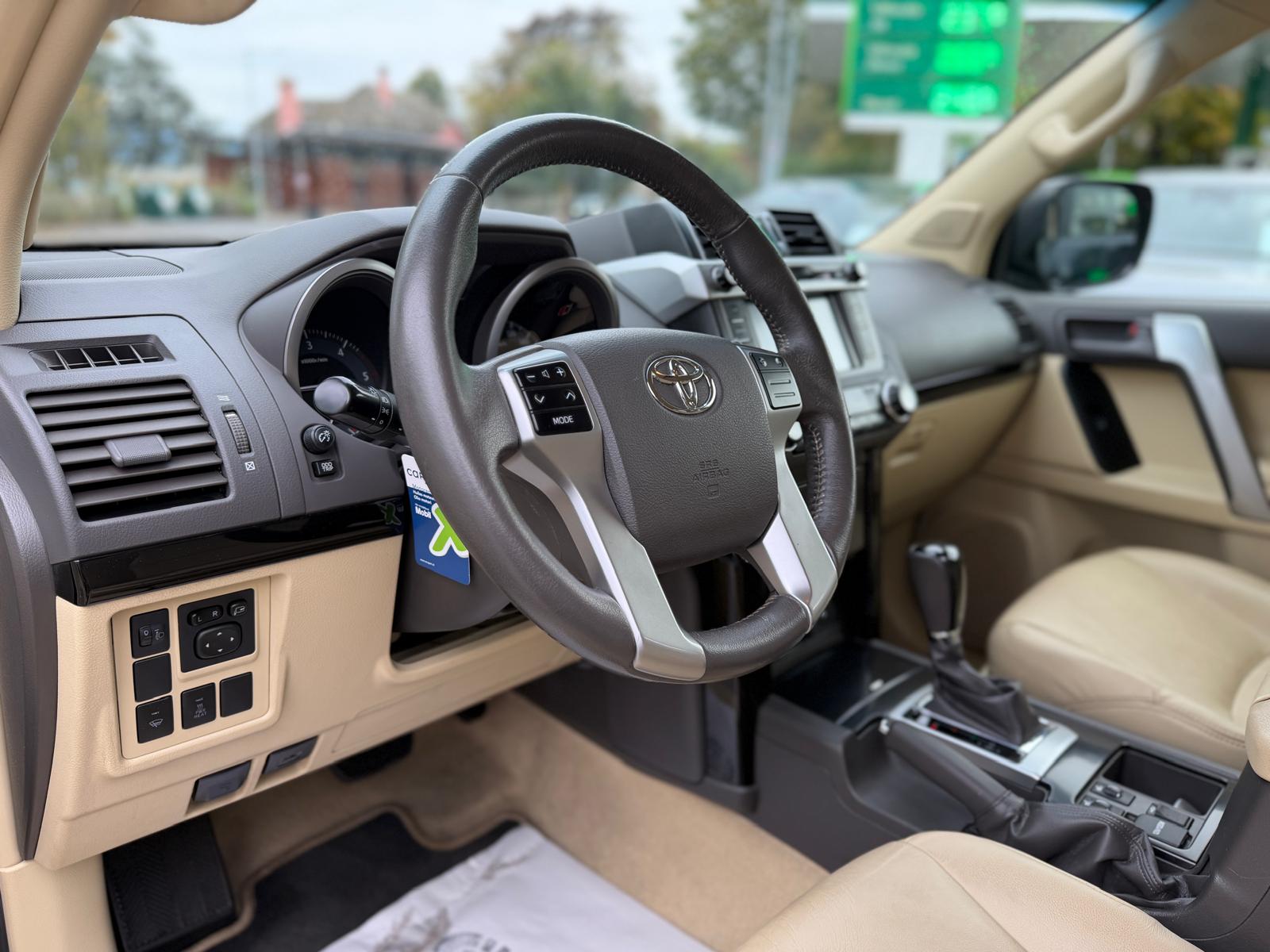 TOYOTA Land Cruiser 3.0 TD Luna Automatic-image-7
