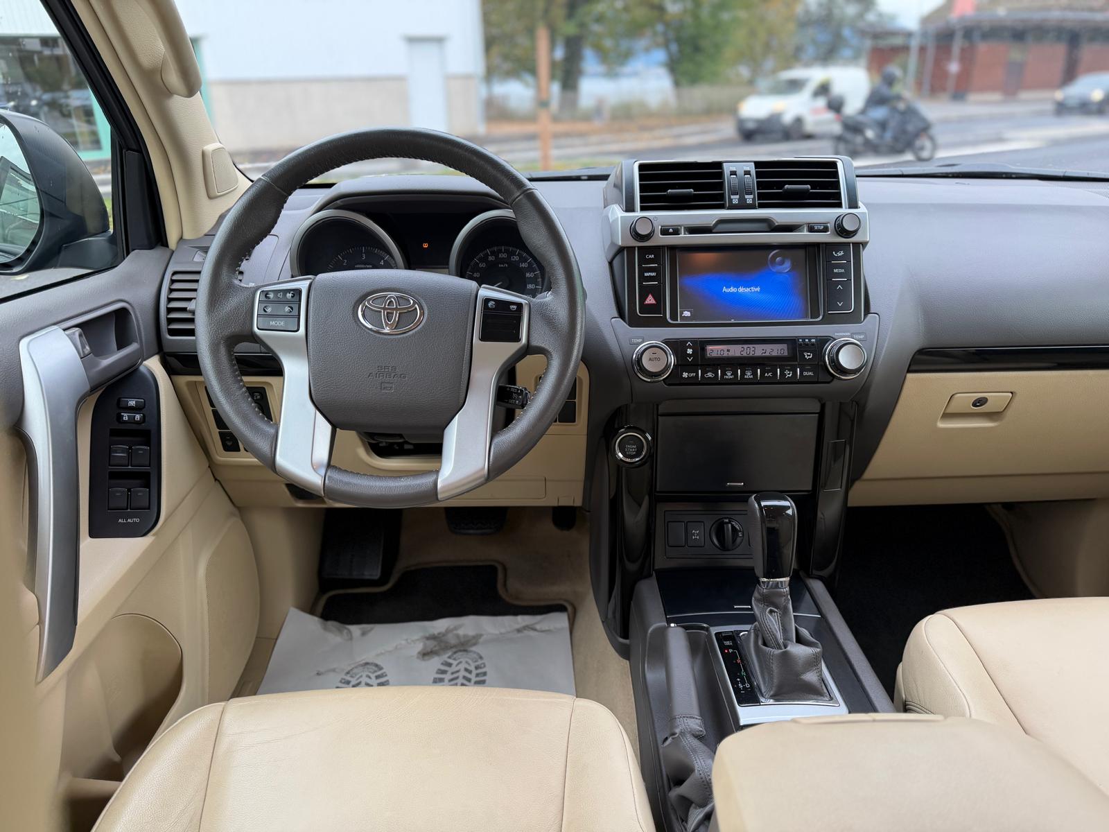 TOYOTA Land Cruiser 3.0 TD Luna Automatic-image-6