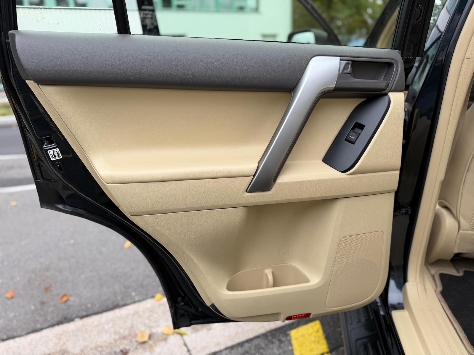 TOYOTA Land Cruiser 3.0 TD Luna Automatic-image-14