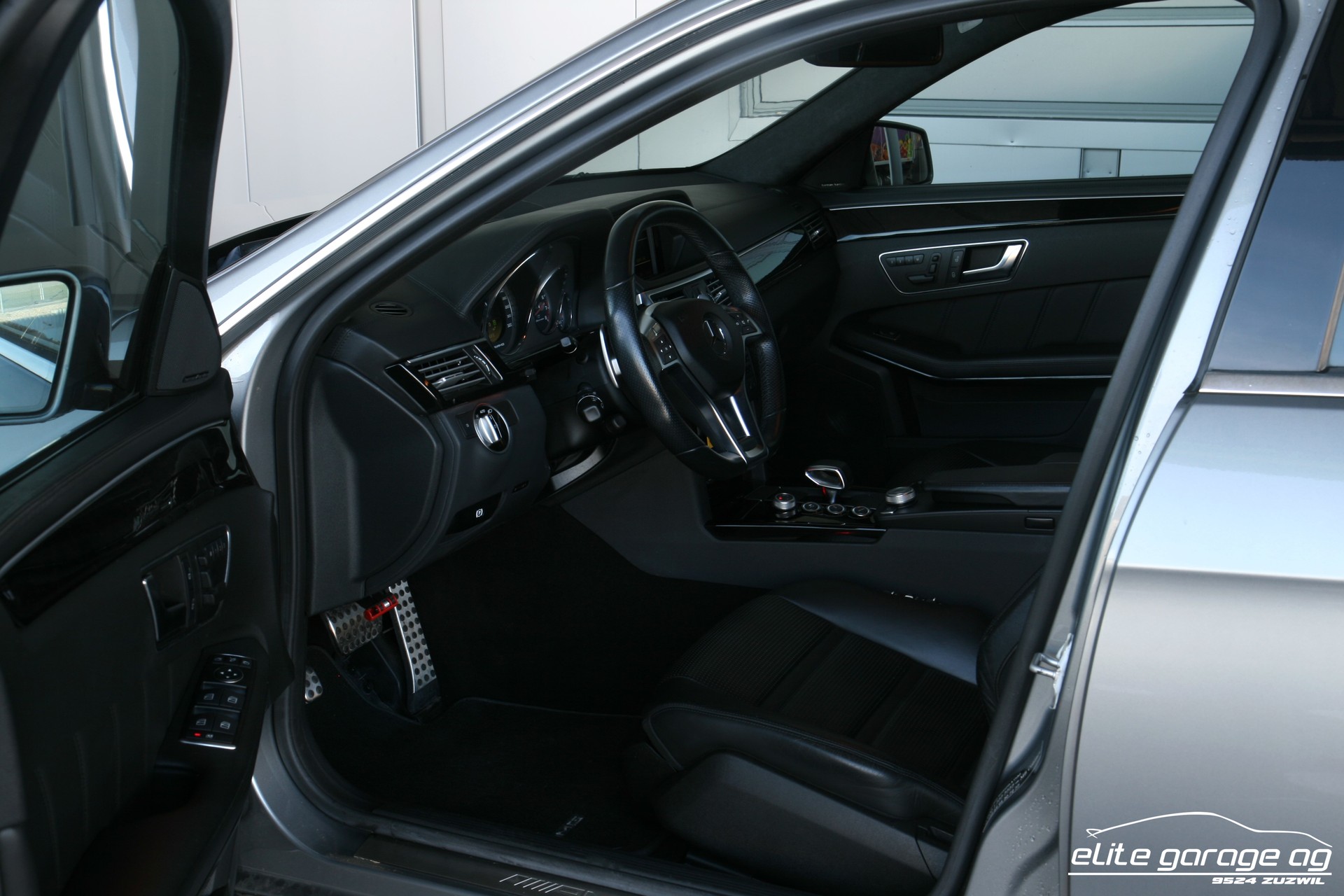 MERCEDES-BENZ E 63 AMG T-Modell DESIGNO-image-12