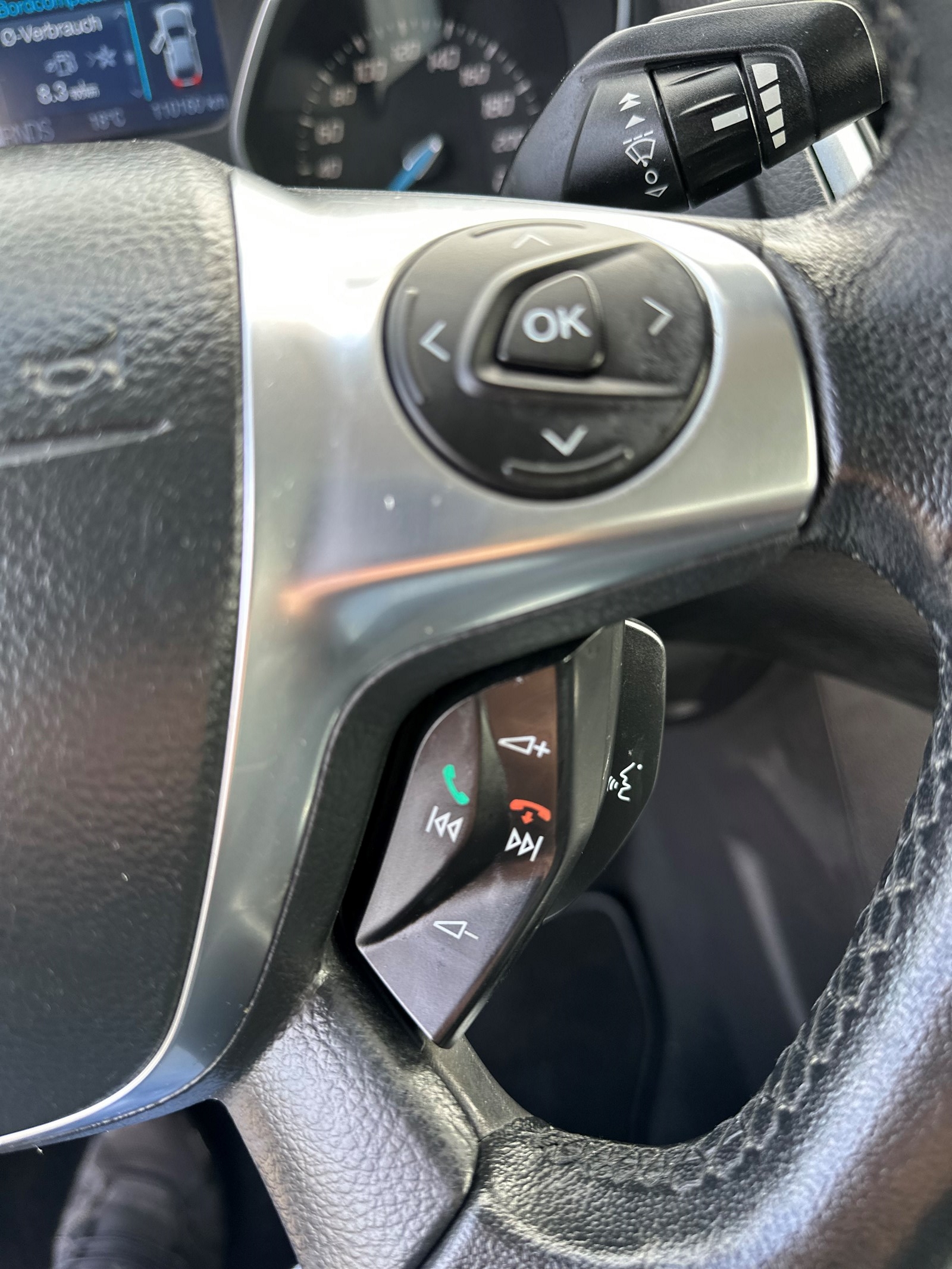 FORD Focus 1.6i VCT Carving PowerShift-image-12