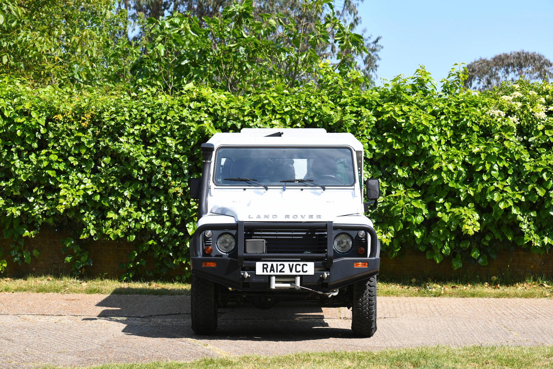 LAND ROVER Defender 130 2.2 Pick Up mit Aufbau-image-0