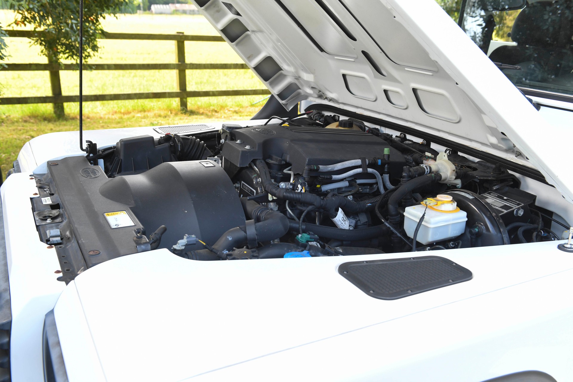 LAND ROVER Defender 130 2.2 Pick Up mit Aufbau-image-13