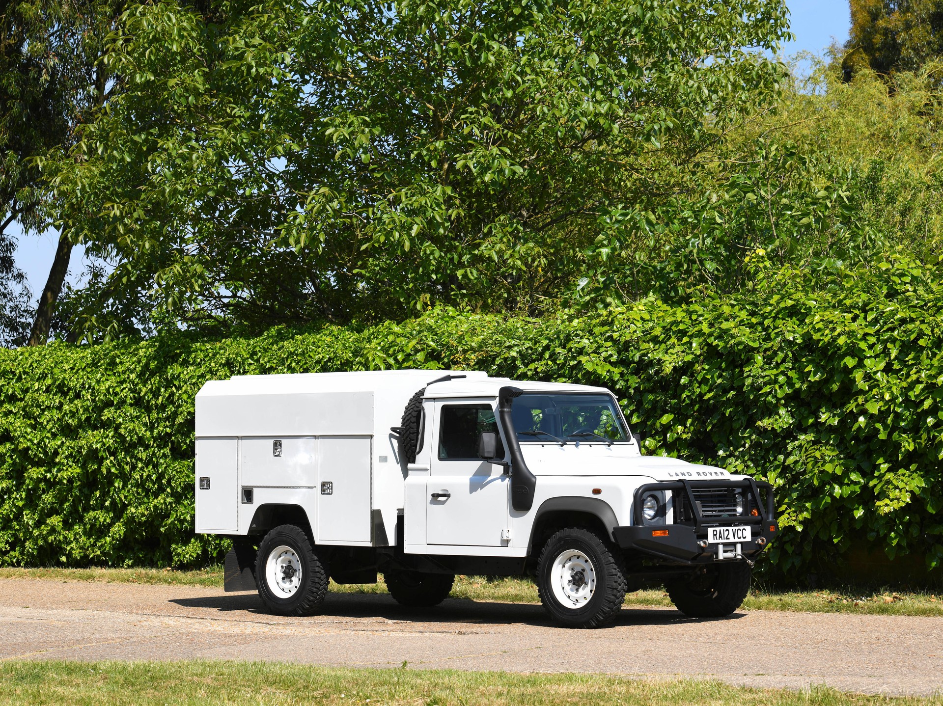 LAND ROVER Defender 130 2.2 Pick Up mit Aufbau-image-2