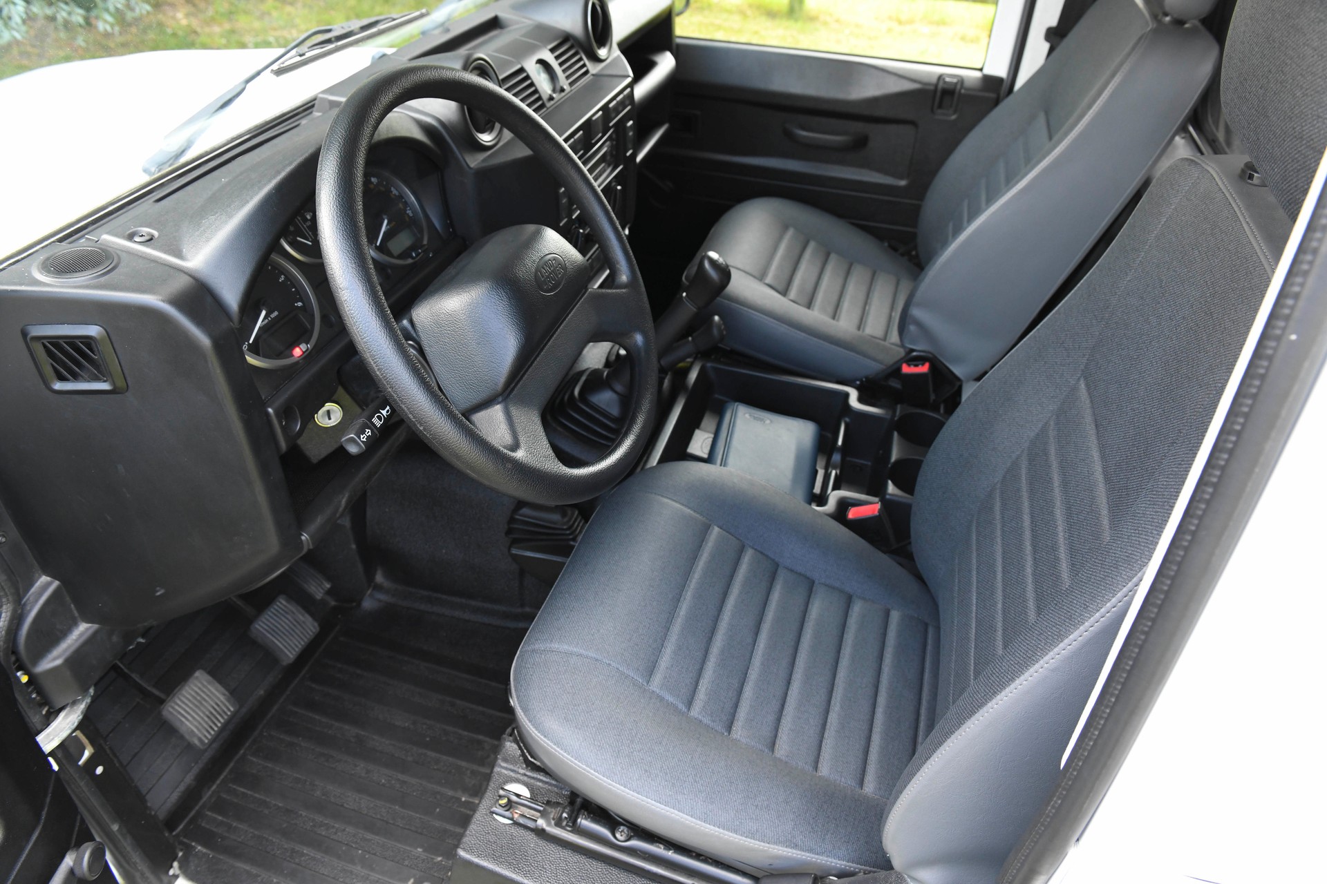 LAND ROVER Defender 130 2.2 Pick Up mit Aufbau-image-5