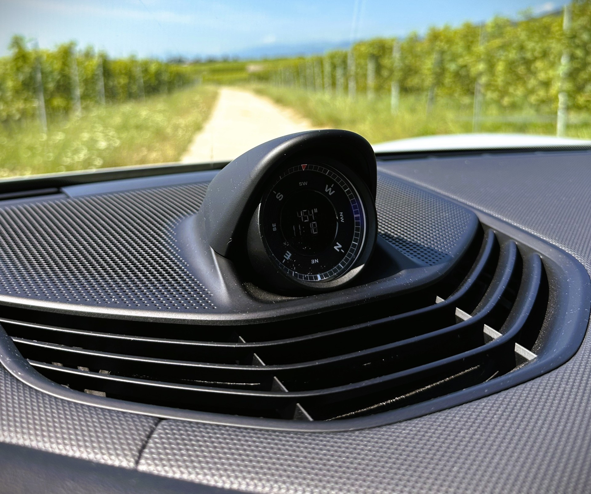 PORSCHE Taycan 4 Cross Turismo-image-16