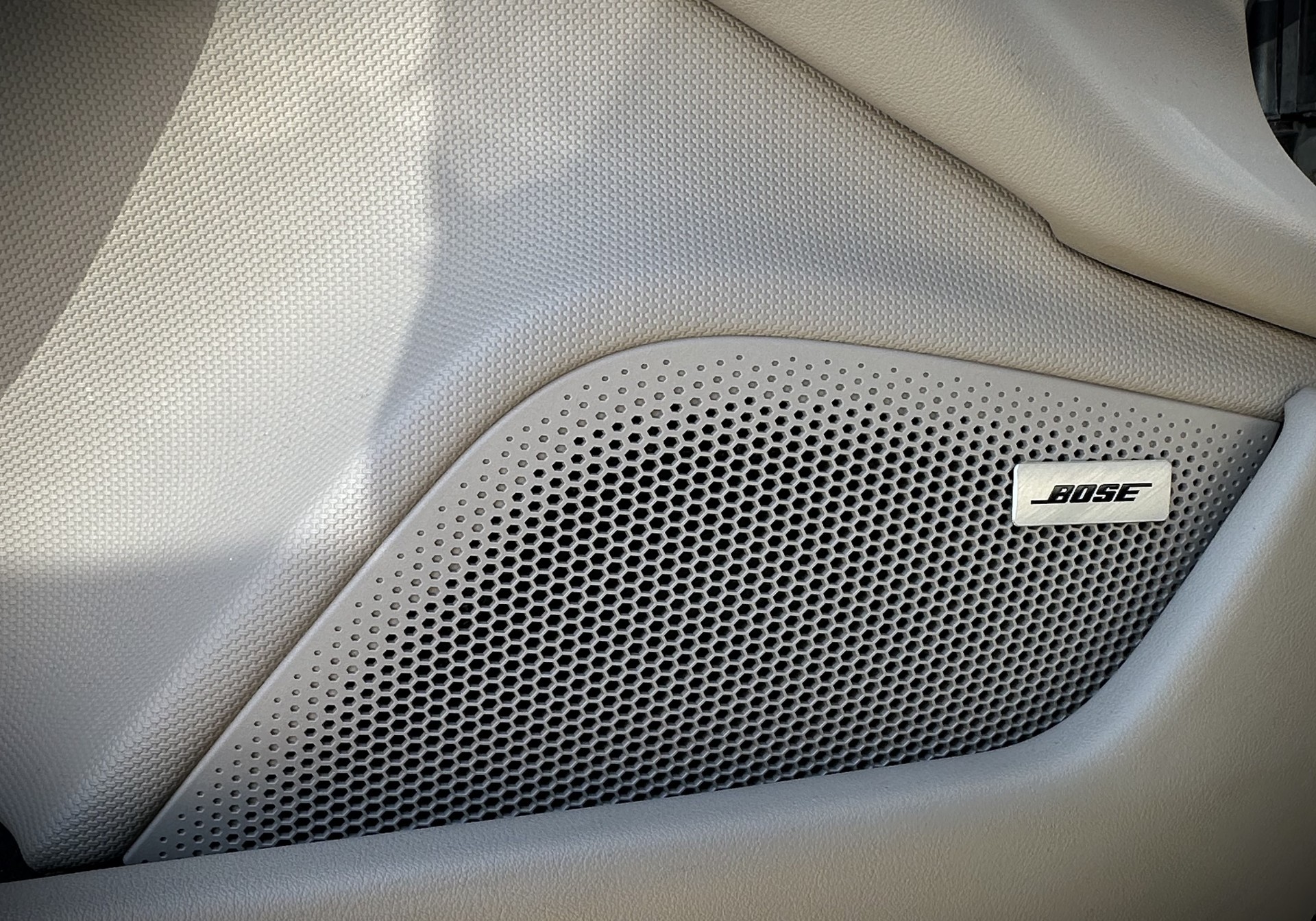 PORSCHE Taycan 4 Cross Turismo-image-18
