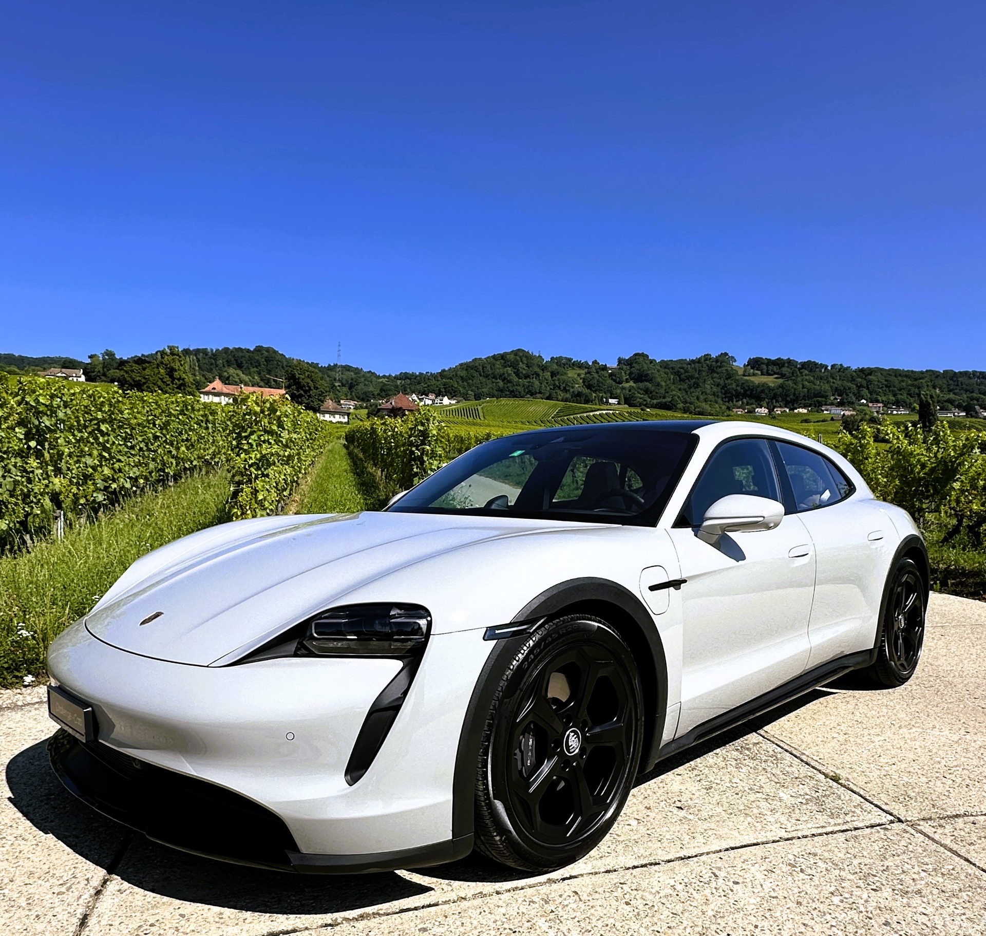 PORSCHE Taycan 4 Cross Turismo-image-0