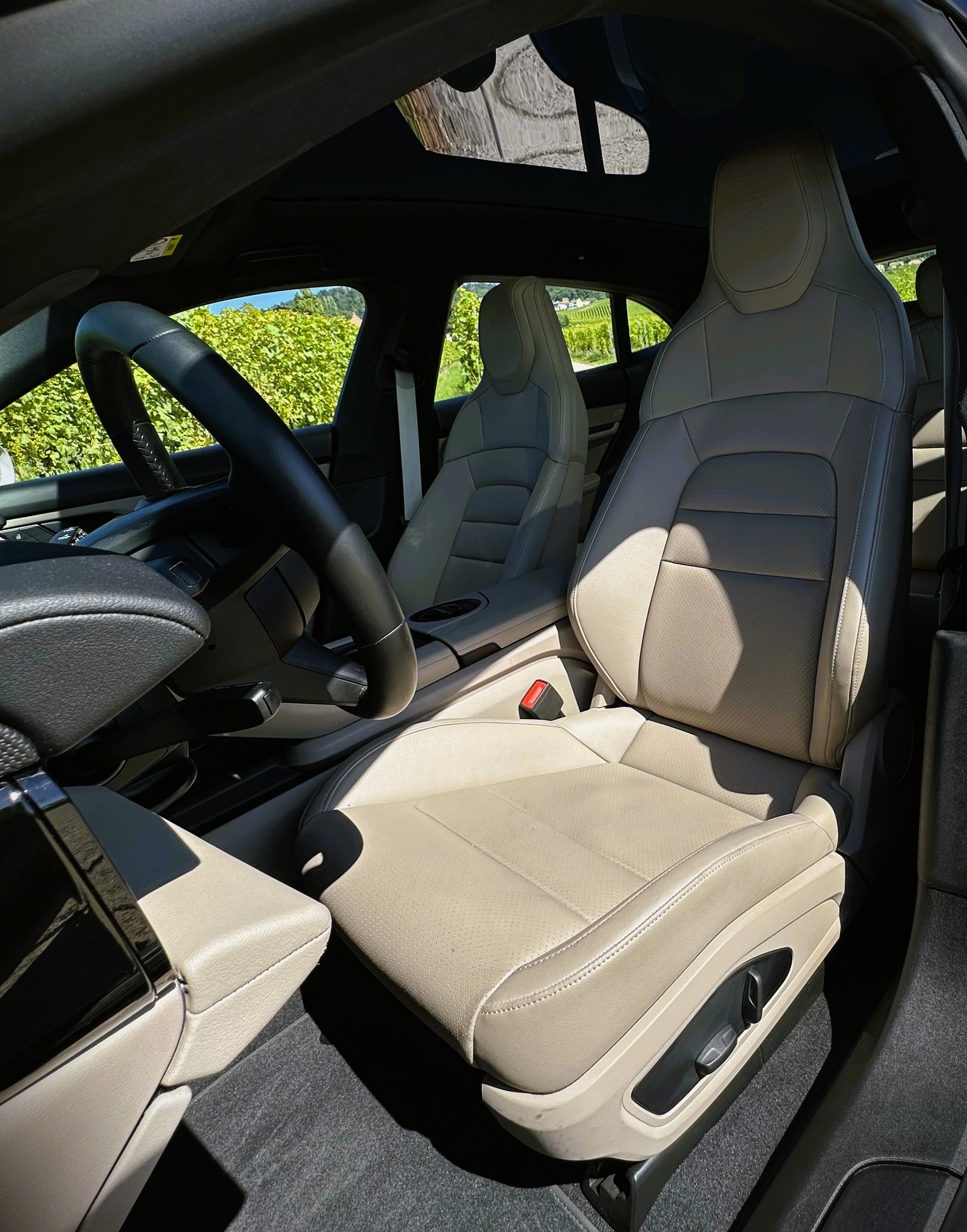 PORSCHE Taycan 4 Cross Turismo-image-10