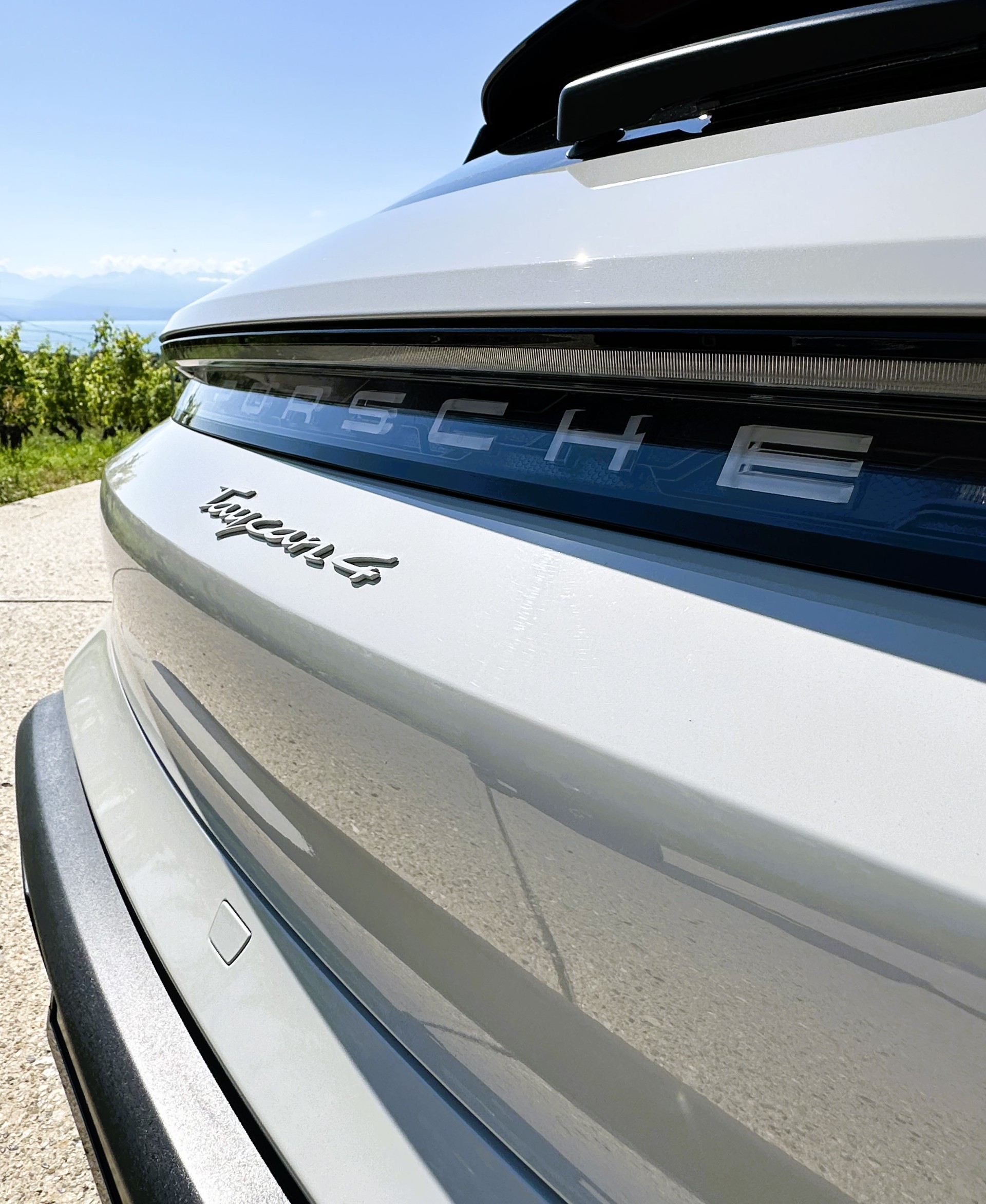 PORSCHE Taycan 4 Cross Turismo-image-22