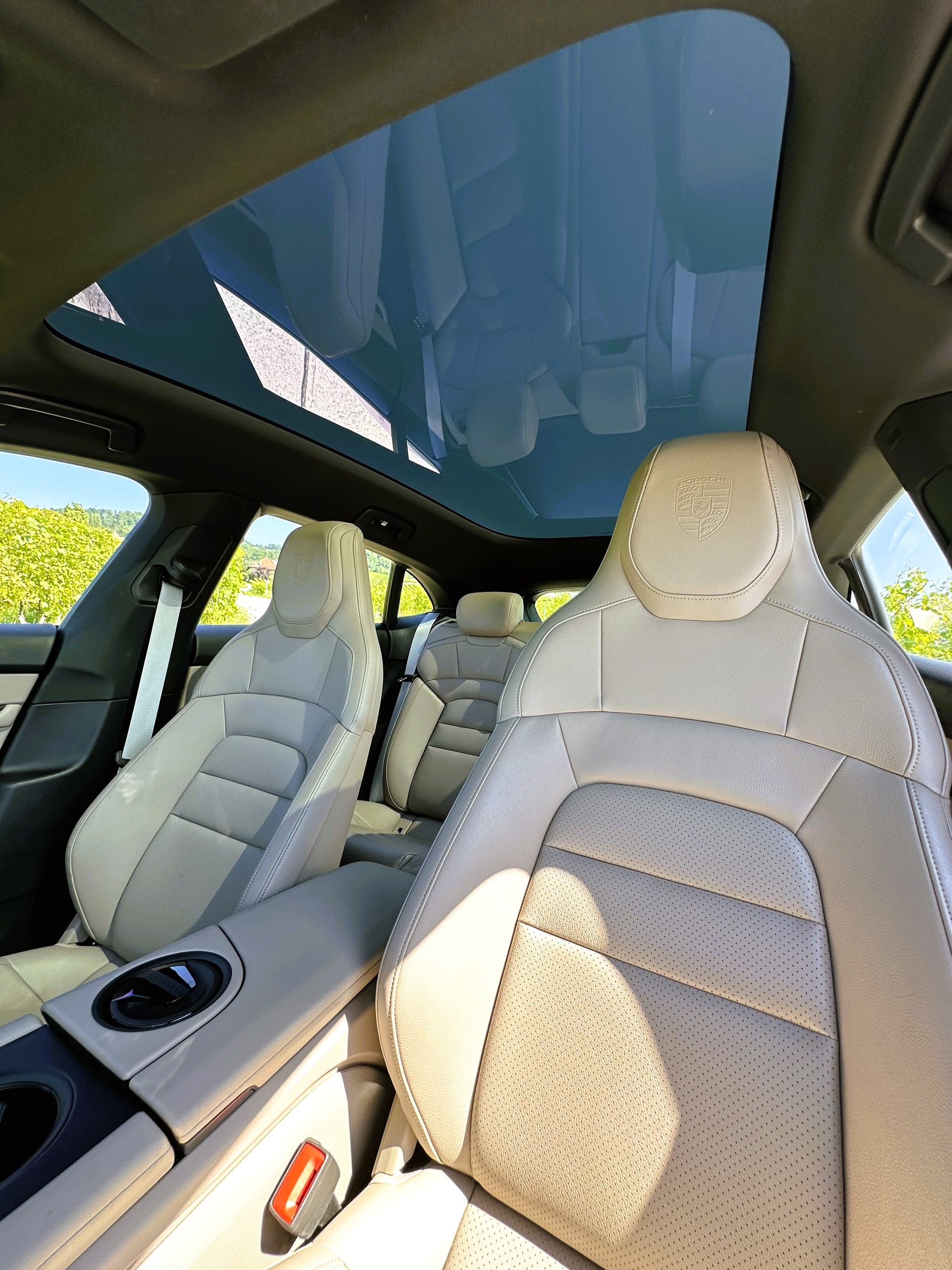 PORSCHE Taycan 4 Cross Turismo-image-11