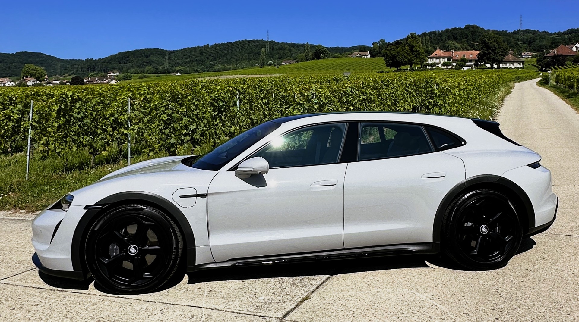 PORSCHE Taycan 4 Cross Turismo-image-3