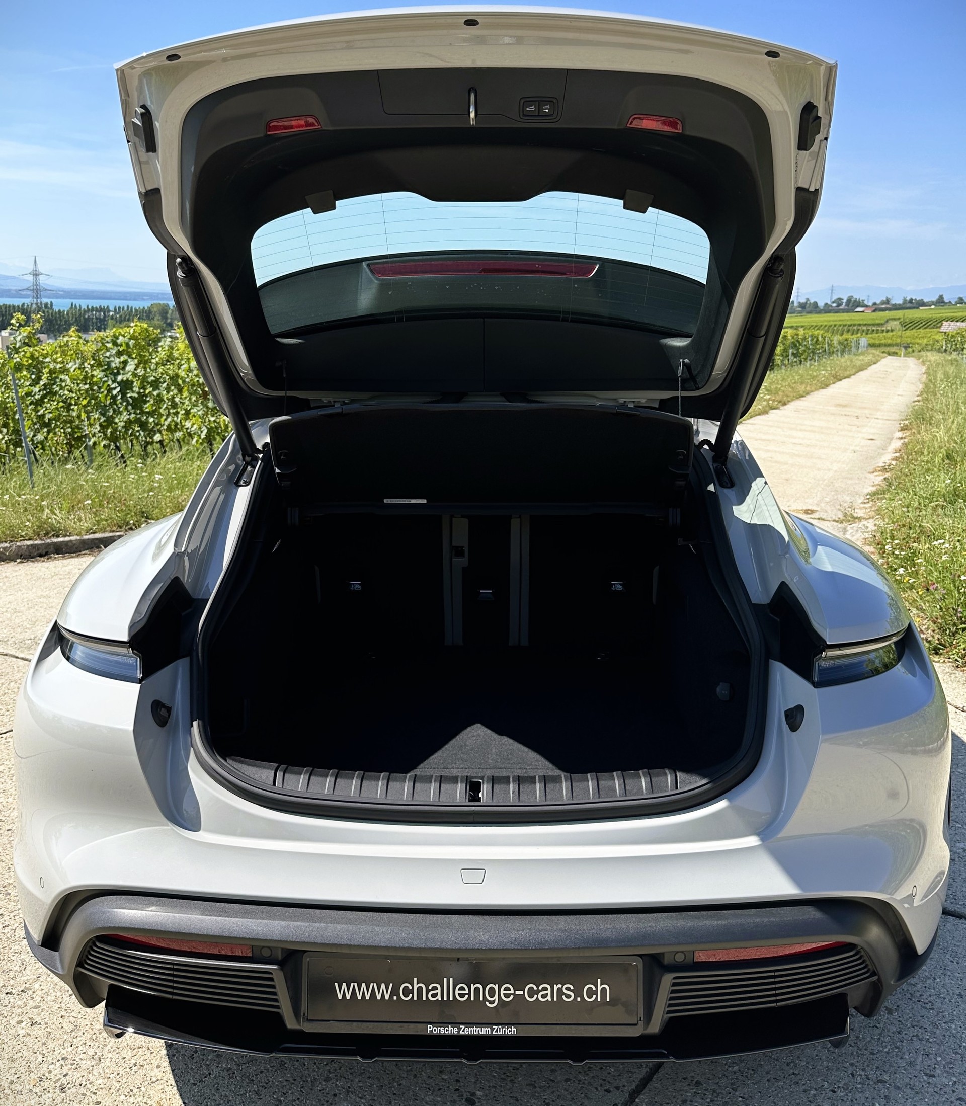 PORSCHE Taycan 4 Cross Turismo-image-27