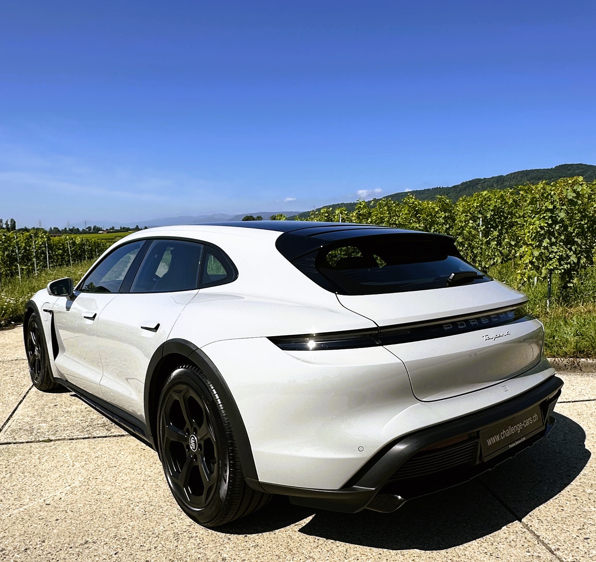 PORSCHE Taycan 4 Cross Turismo-image-6