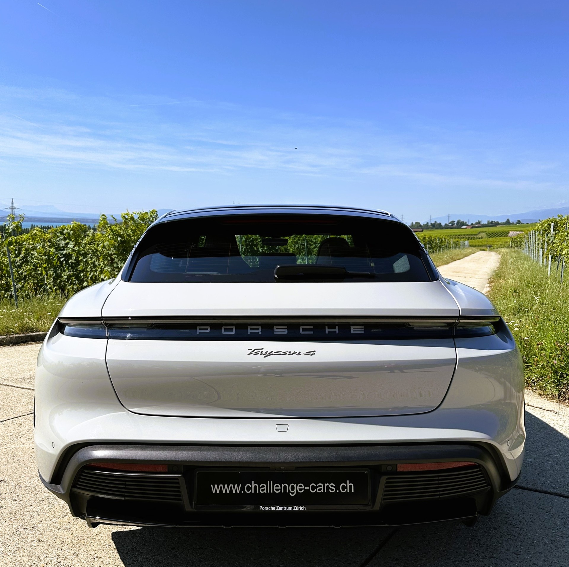 PORSCHE Taycan 4 Cross Turismo-image-7