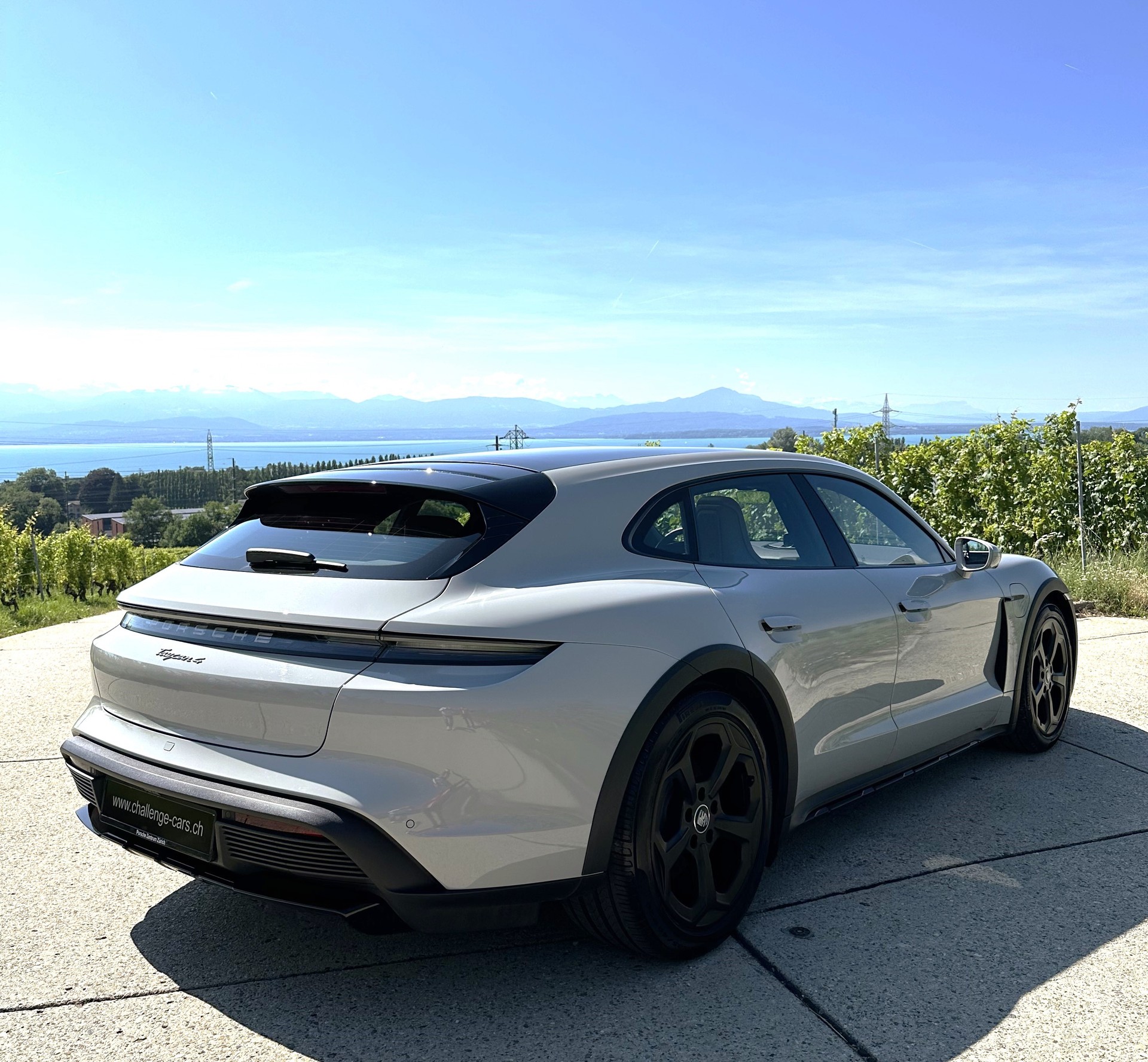 PORSCHE Taycan 4 Cross Turismo-image-5