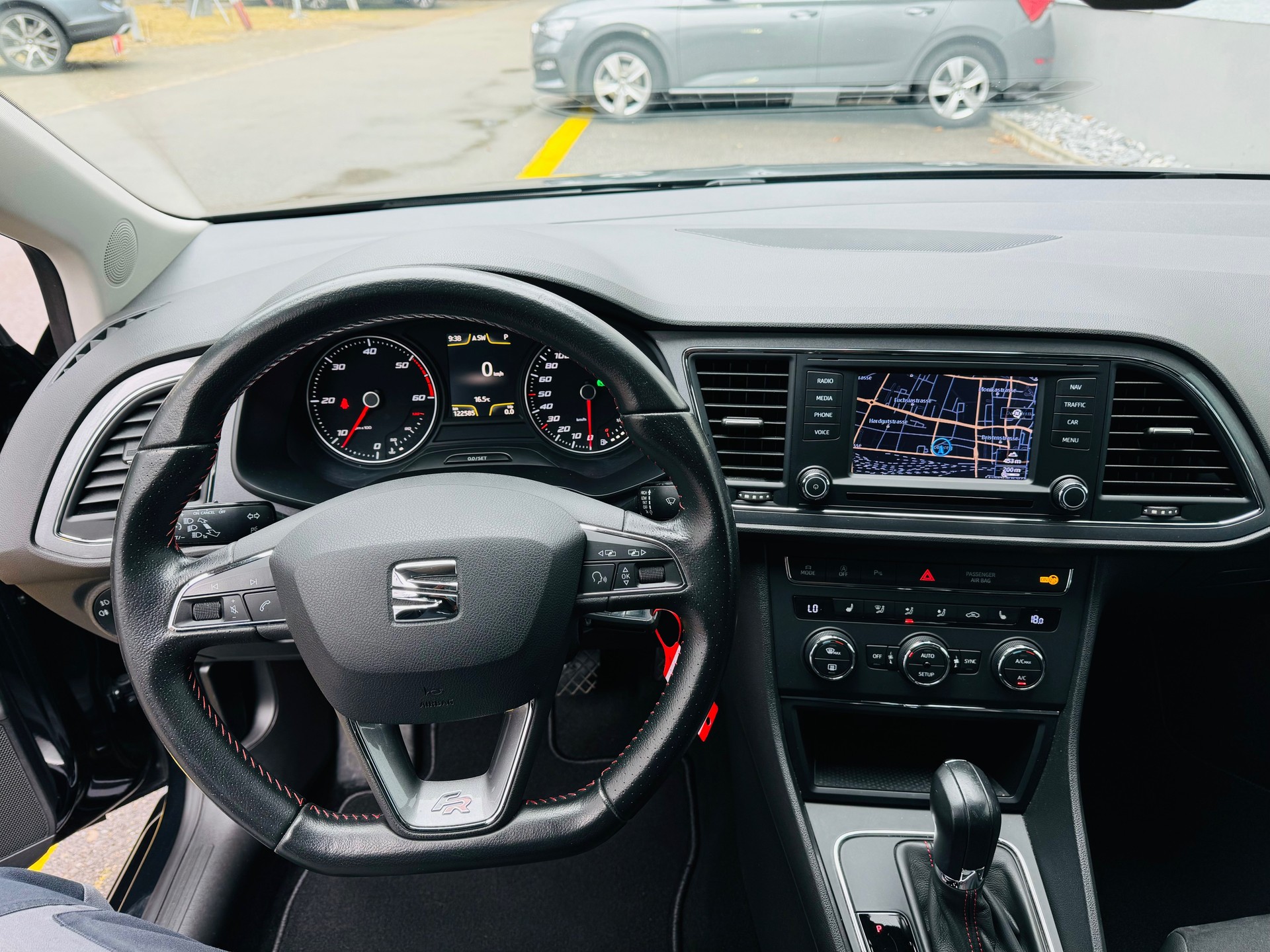 SEAT Leon ST 2.0 TDI FR DSG-image-11