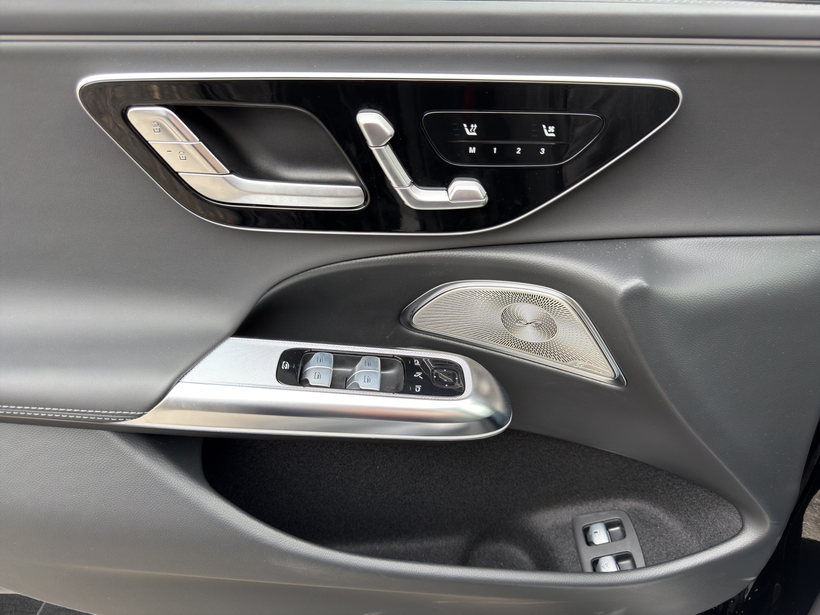 MERCEDES-BENZ E 53 Hybrid AMG 4matic+-image-8