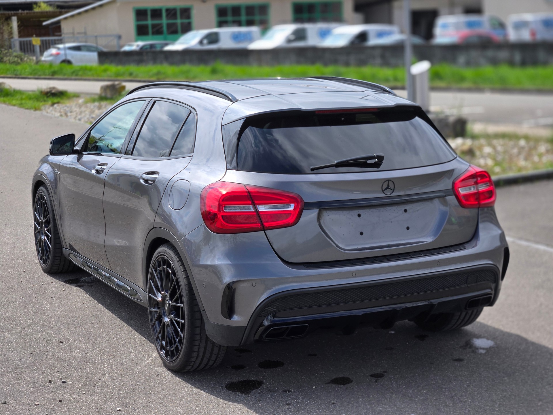 MERCEDES-BENZ GLA 45 AMG 4Matic 7G-DCT-image-2