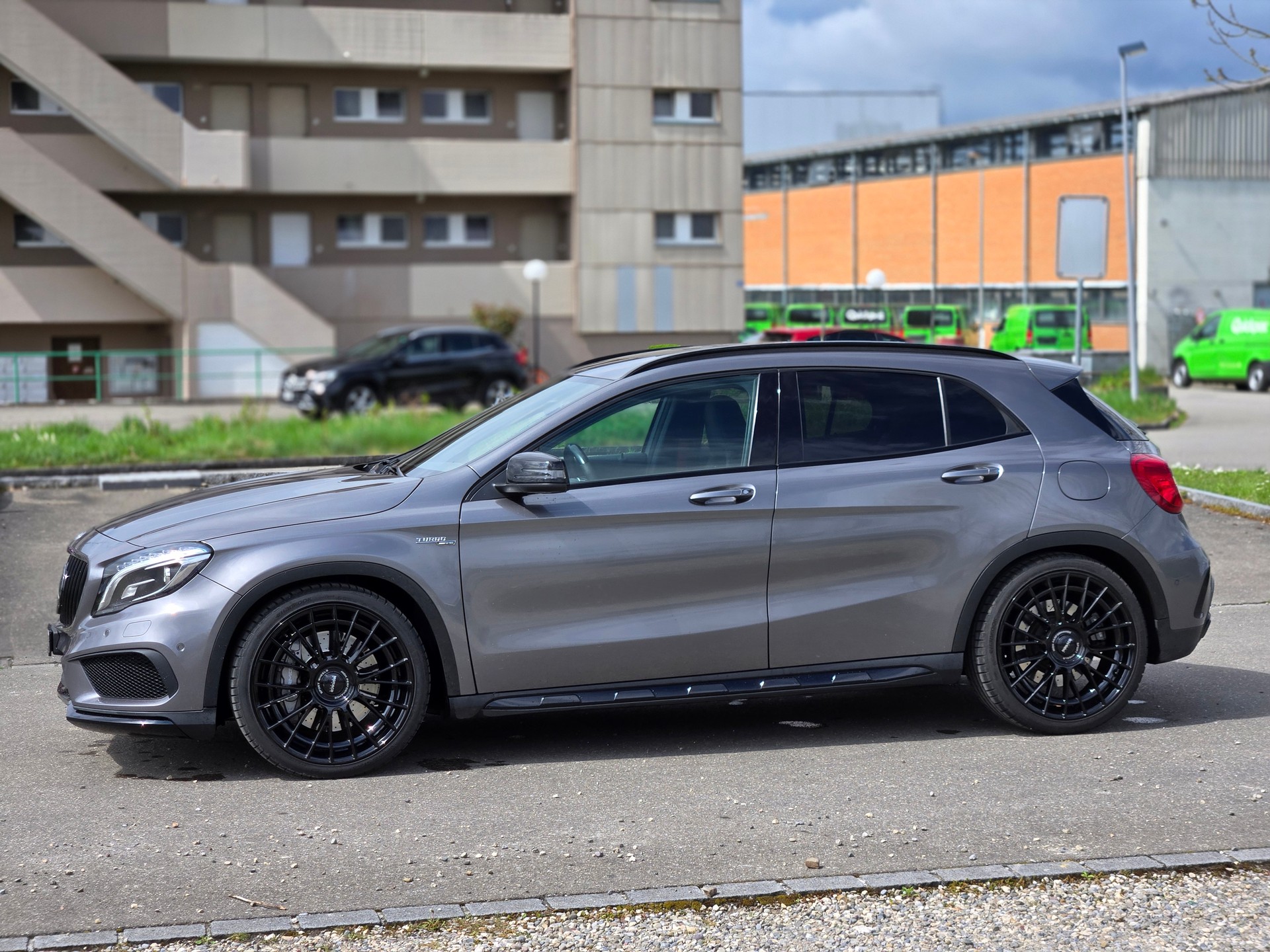 MERCEDES-BENZ GLA 45 AMG 4Matic 7G-DCT-image-3