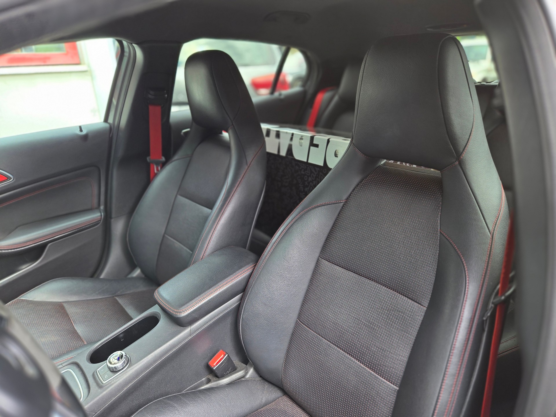 MERCEDES-BENZ GLA 45 AMG 4Matic 7G-DCT-image-9