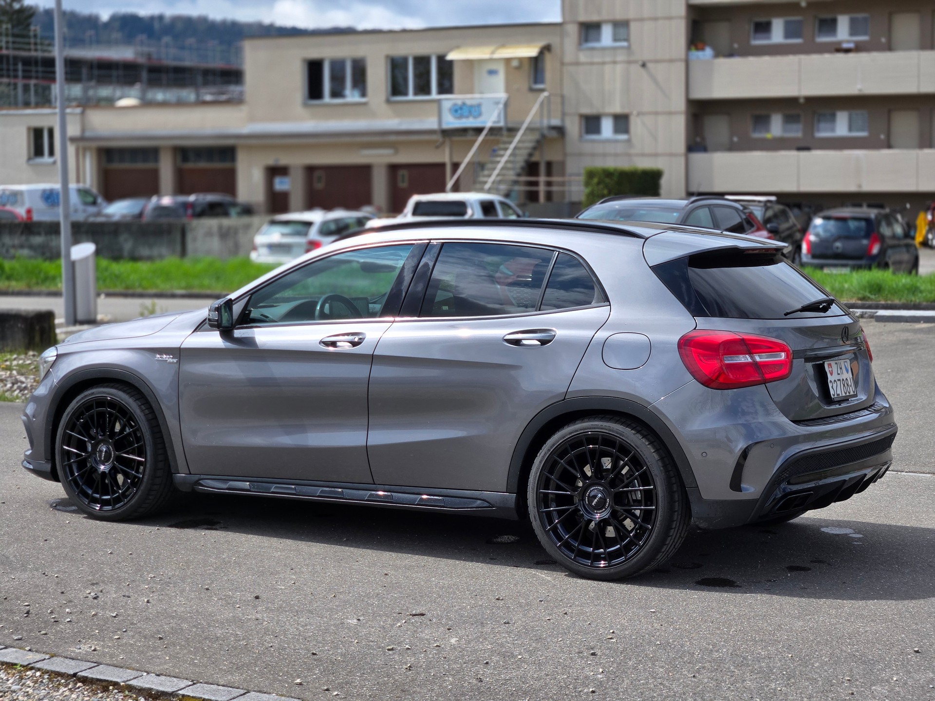 MERCEDES-BENZ GLA 45 AMG 4Matic 7G-DCT-image-4