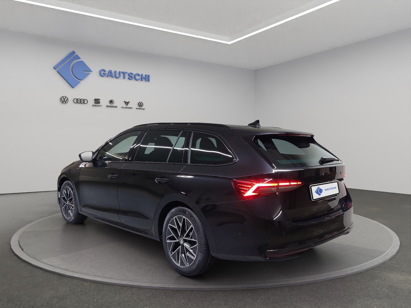 SKODA Octavia Combi 1.5 TSI mHEV DSG Sport Line-image-2