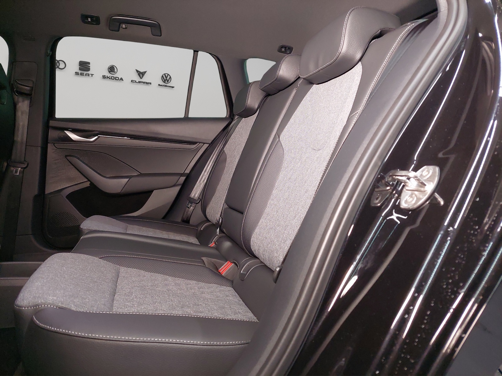 SKODA Octavia Combi 1.5 TSI mHEV DSG Sport Line-image-8