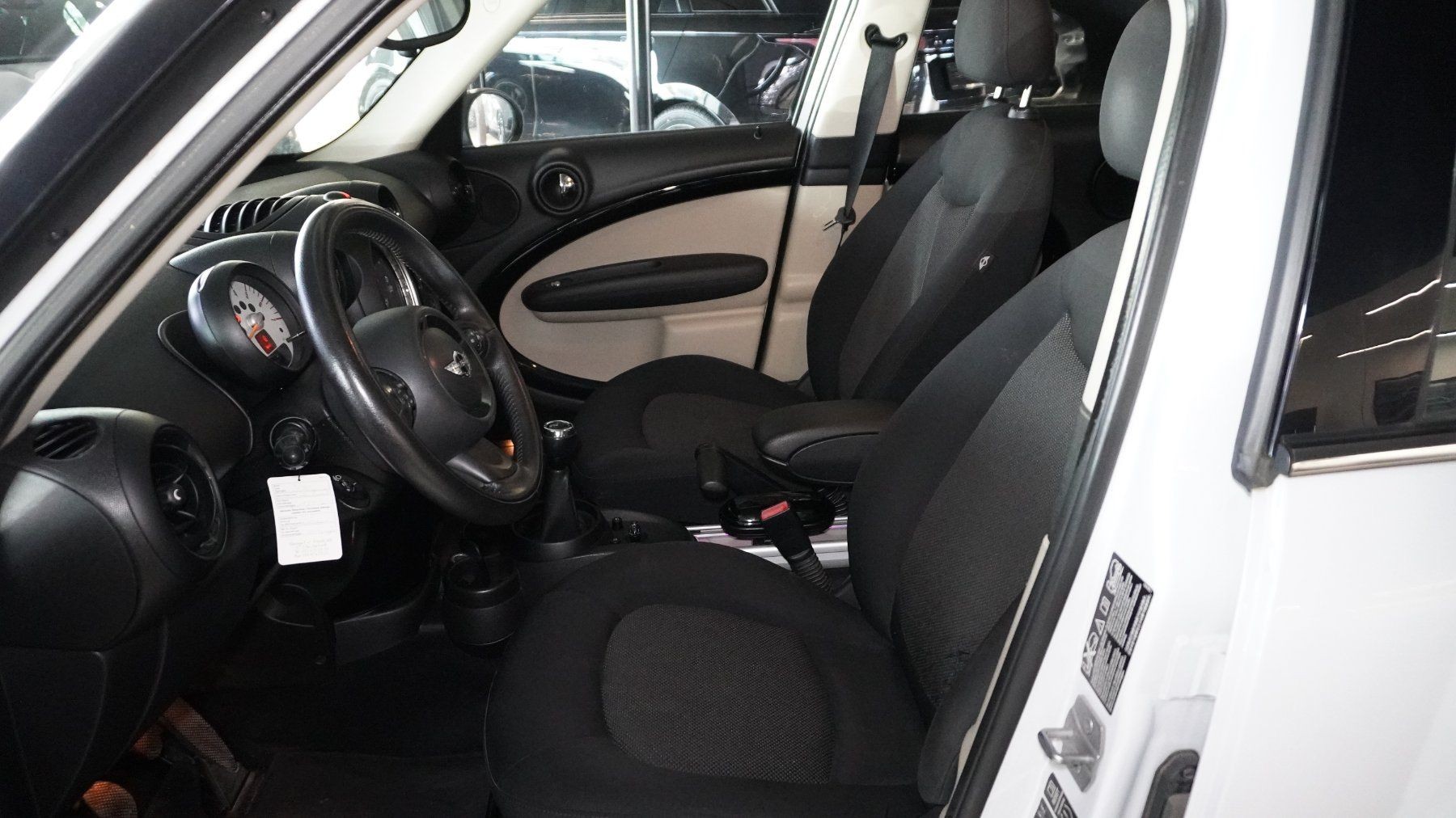 MINI Countryman Cooper D ALL4-image-6