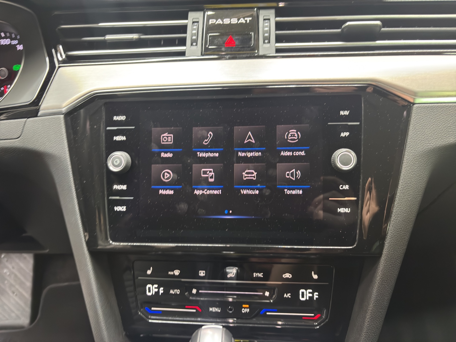VW Passat 2.0 TDI BMT Elegance 4Motion DSG-image-10