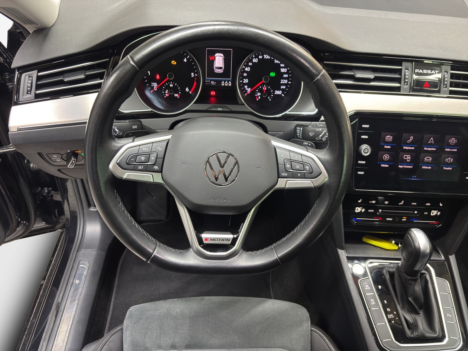 VW Passat 2.0 TDI BMT Elegance 4Motion DSG-image-9
