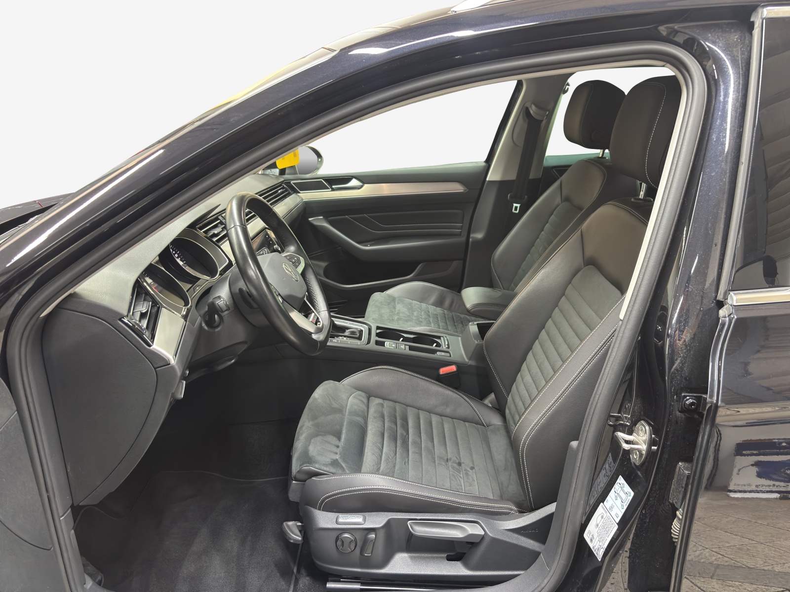 VW Passat 2.0 TDI BMT Elegance 4Motion DSG-image-7