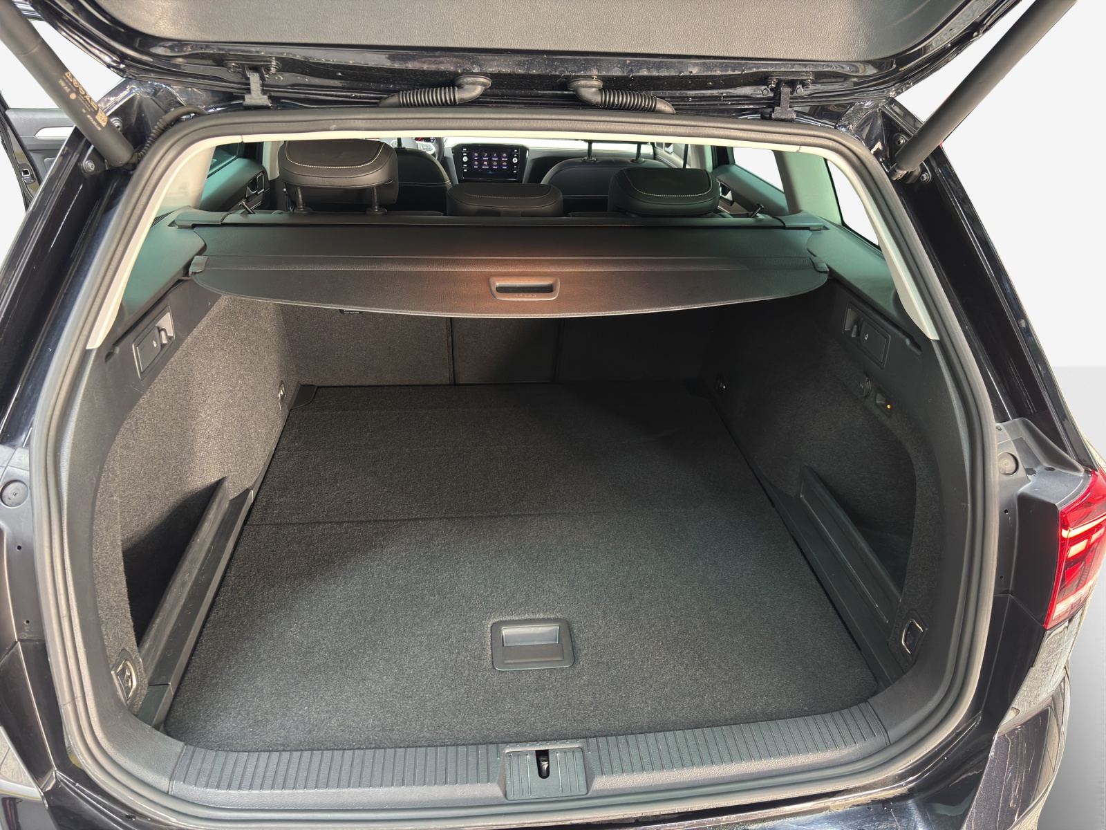 VW Passat 2.0 TDI BMT Elegance 4Motion DSG-image-12
