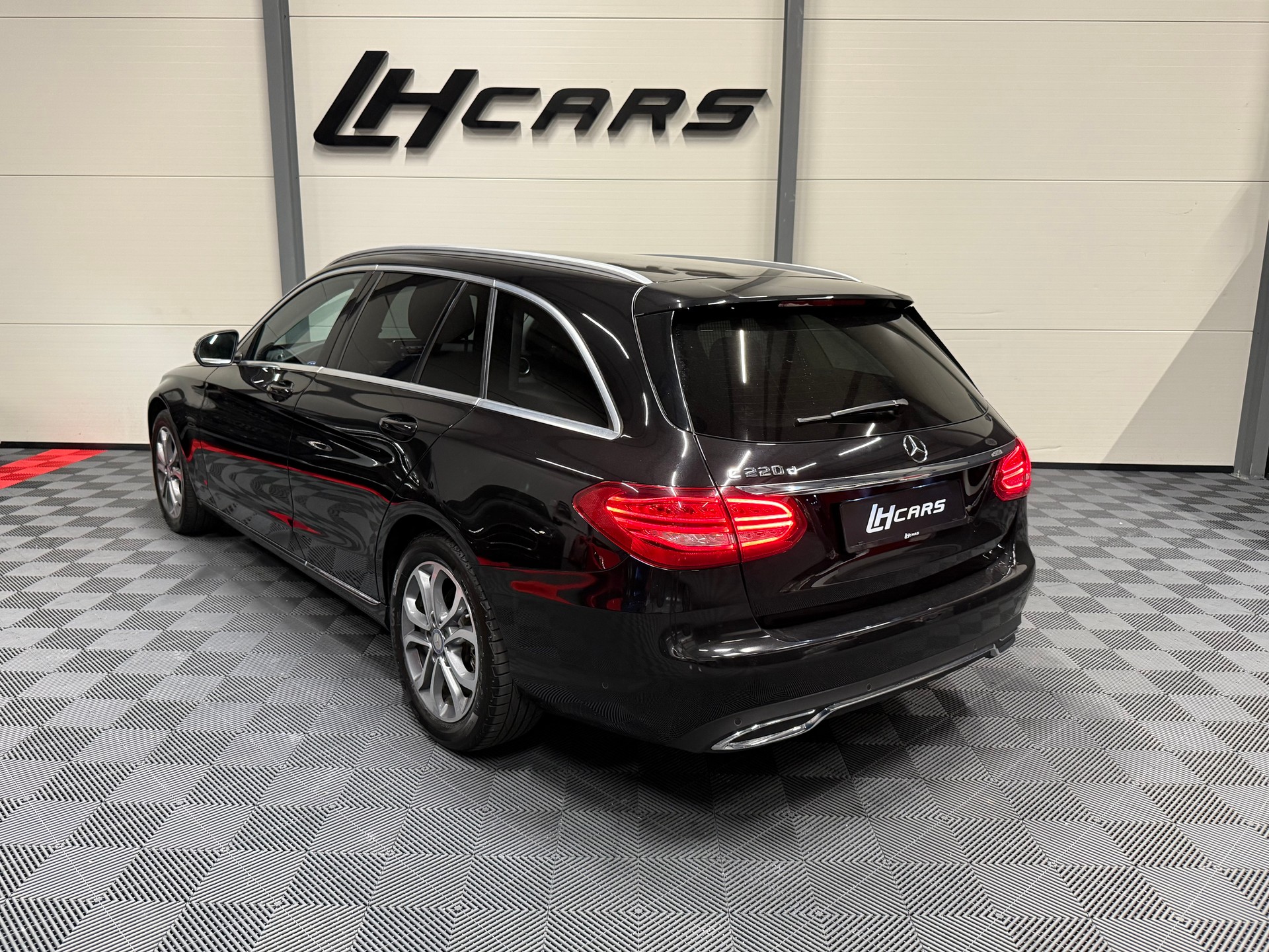 MERCEDES-BENZ C 220 d Avantgarde Kombi-image-2