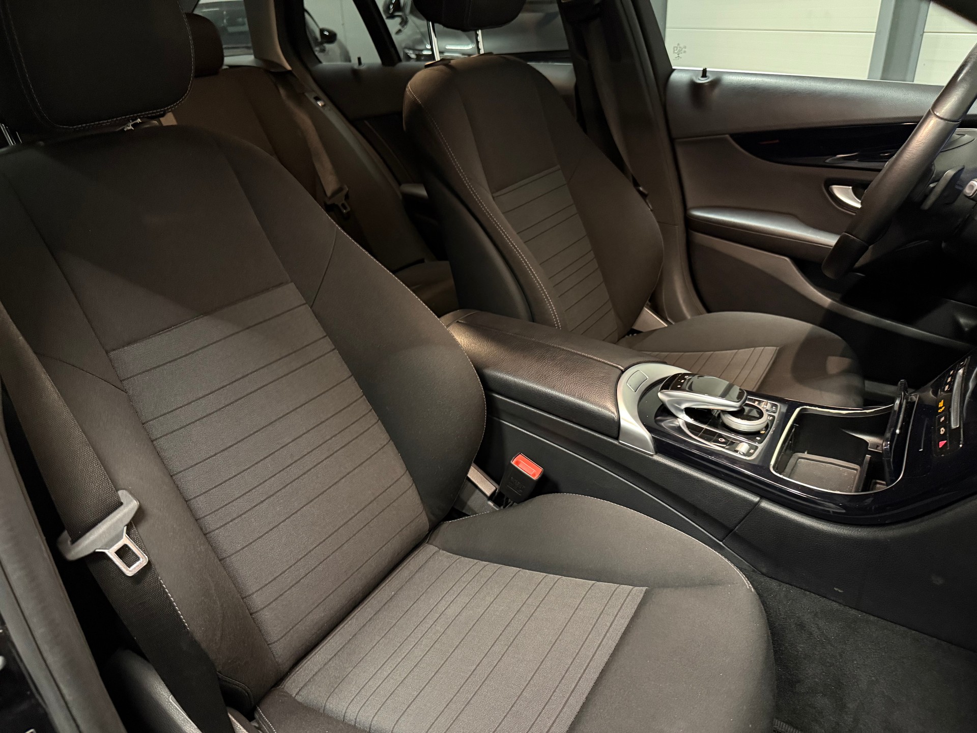MERCEDES-BENZ C 220 d Avantgarde Kombi-image-9