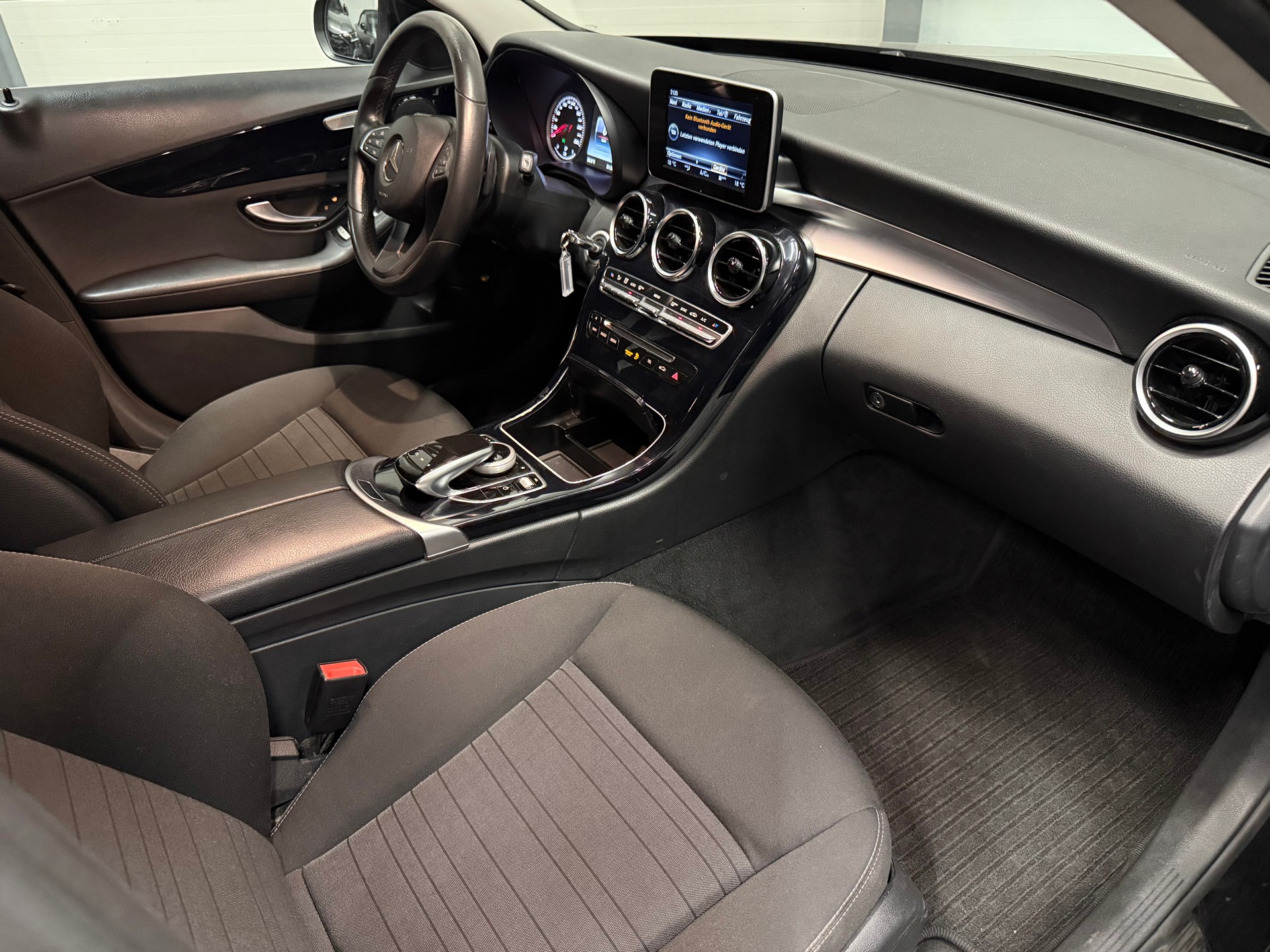 MERCEDES-BENZ C 220 d Avantgarde Kombi-image-8