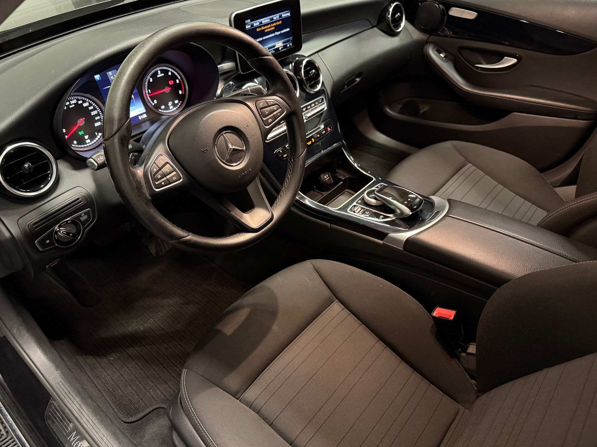 MERCEDES-BENZ C 220 d Avantgarde Kombi-image-12