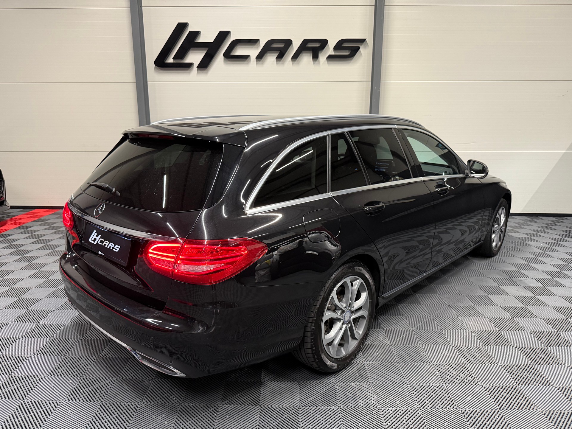 MERCEDES-BENZ C 220 d Avantgarde Kombi-image-3