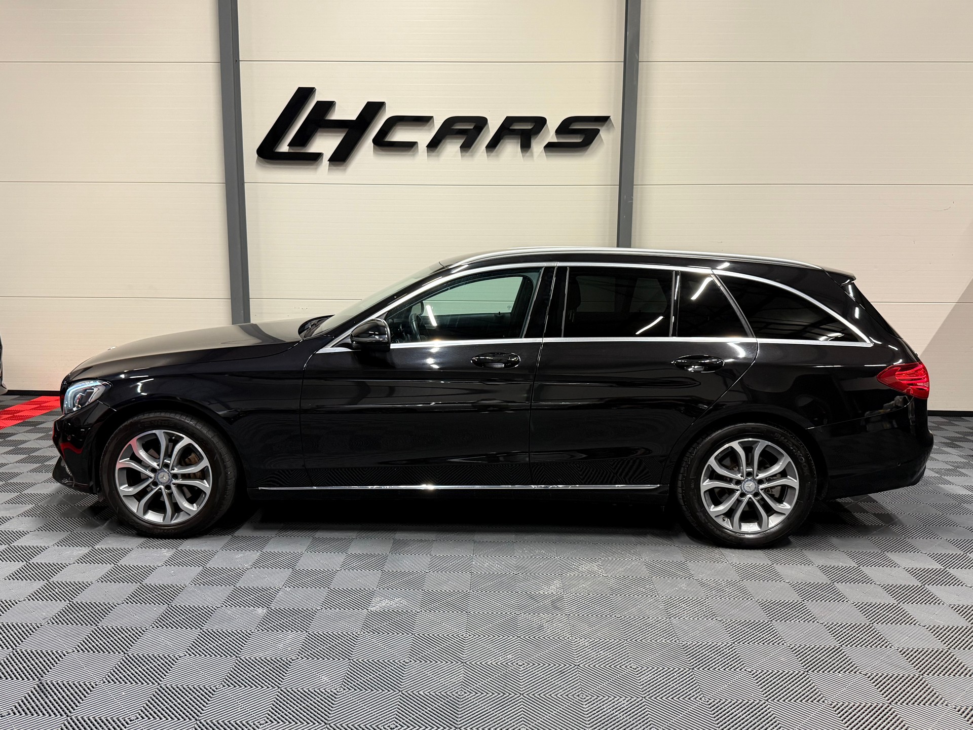 MERCEDES-BENZ C 220 d Avantgarde Kombi-image-1