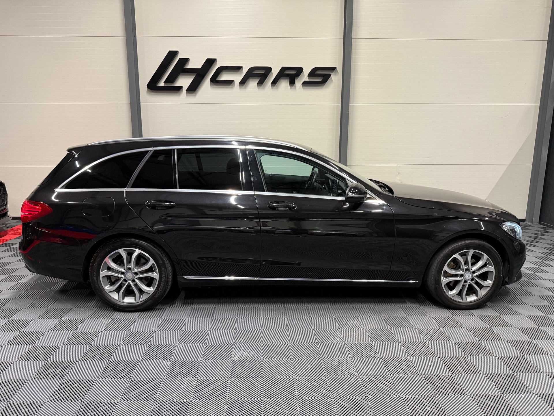 MERCEDES-BENZ C 220 d Avantgarde Kombi-image-4
