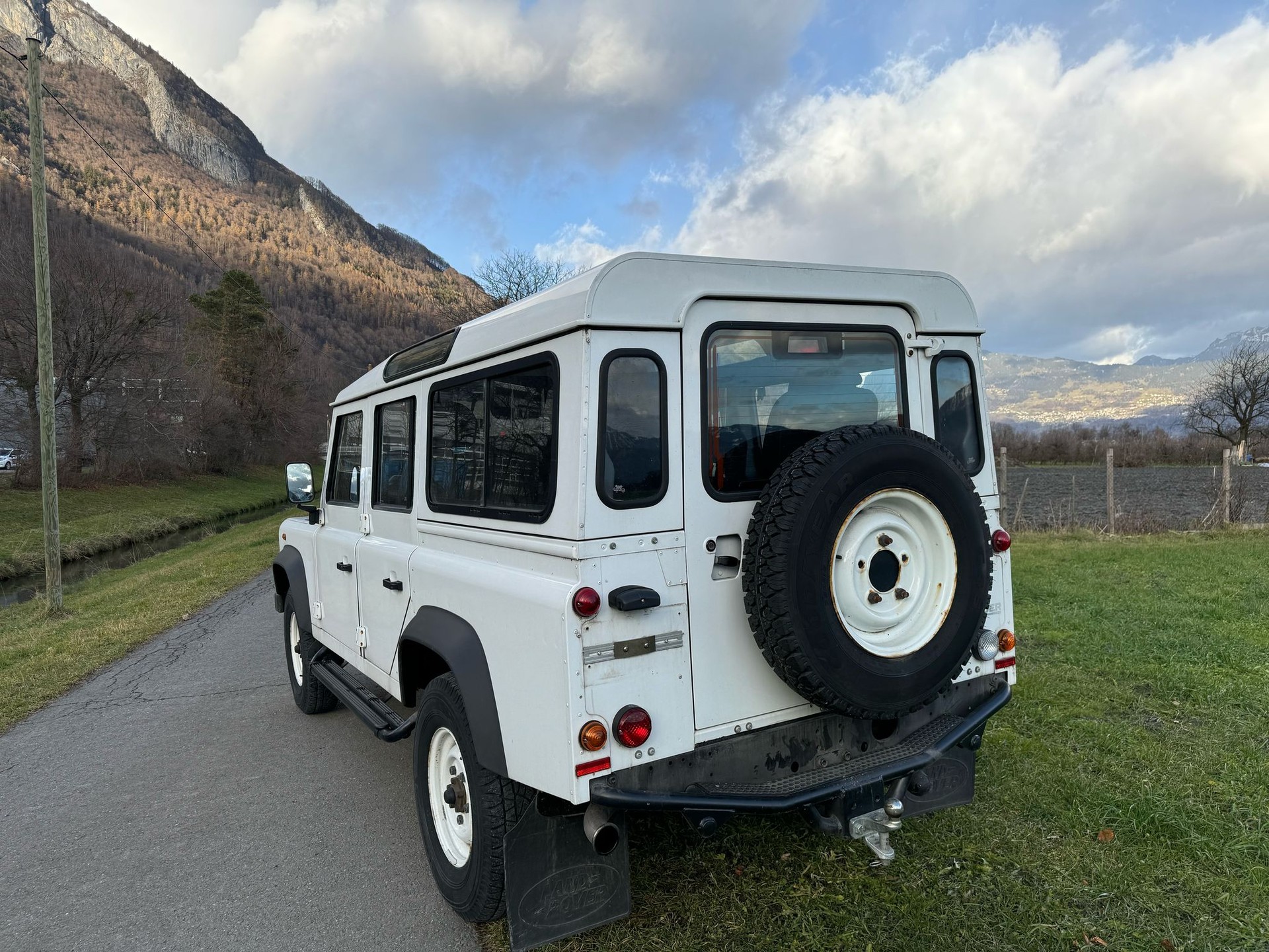 LAND ROVER Defender 110 TD4-image-1