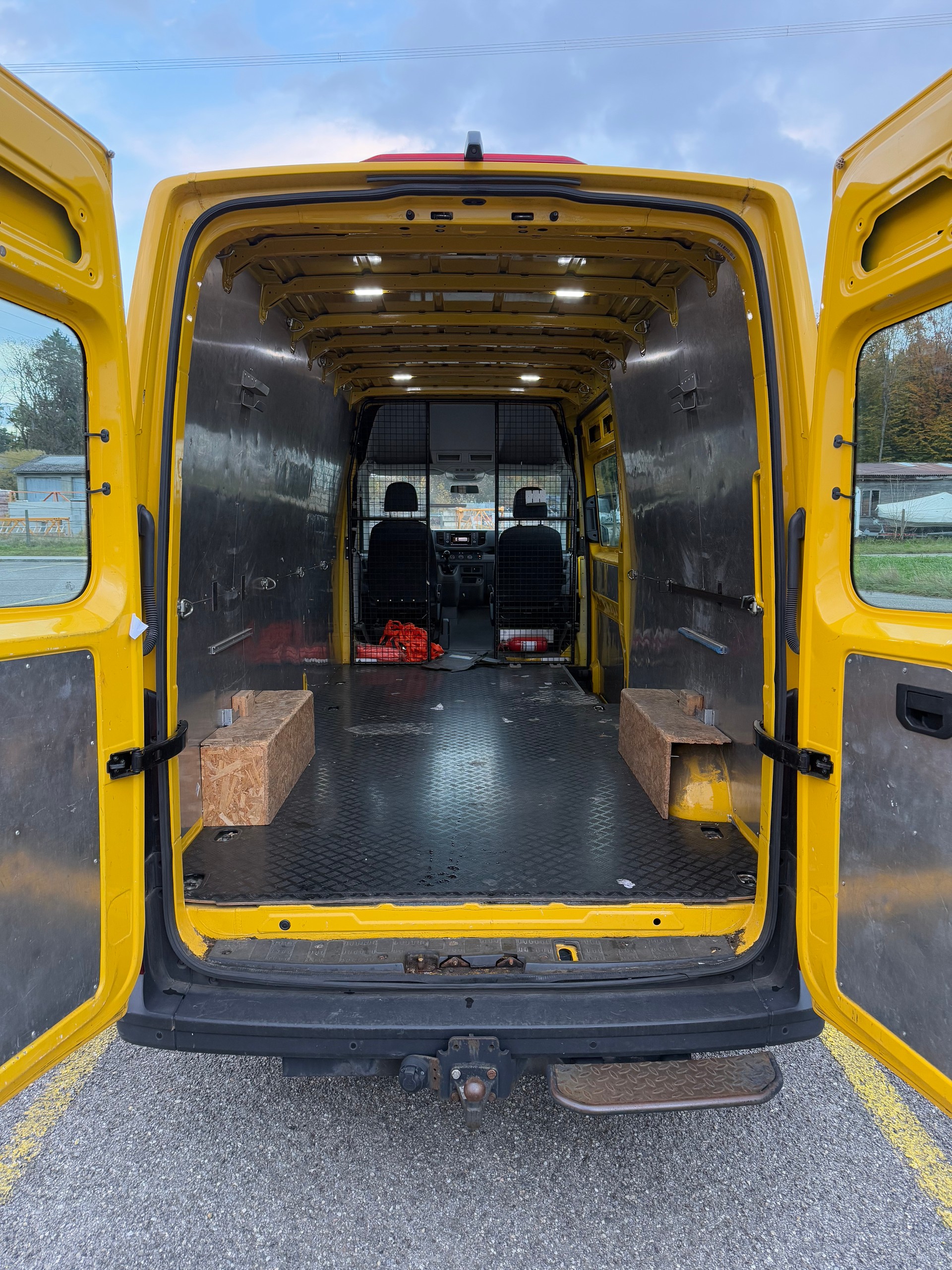 VW Crafter 35 2.0 TDI L4 4Motion-image-6