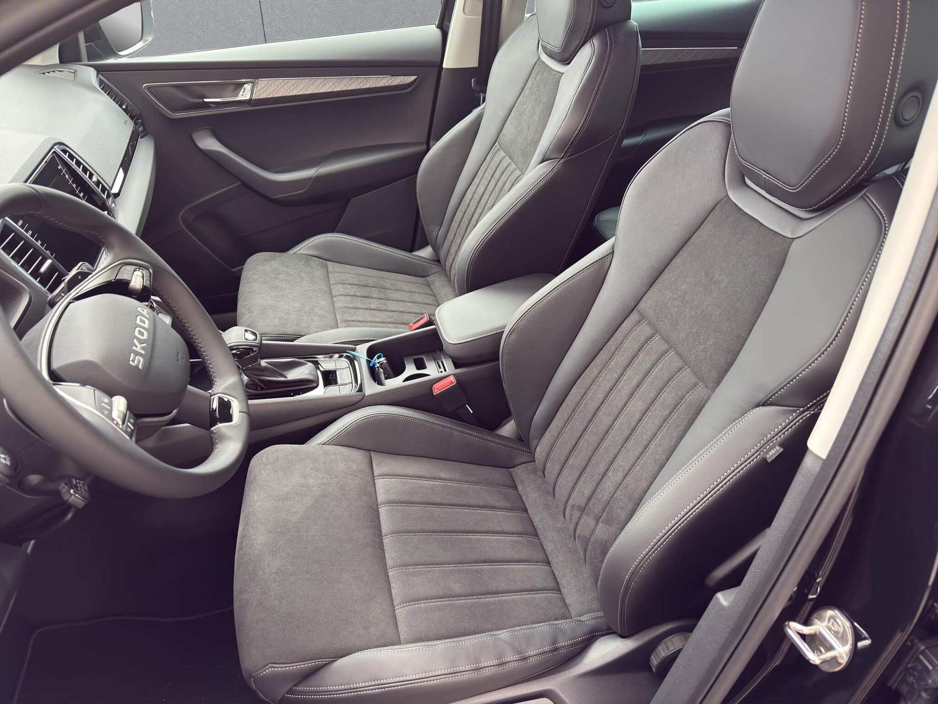 SKODA Karoq 1.5 TSI Dynamic DSG-image-5