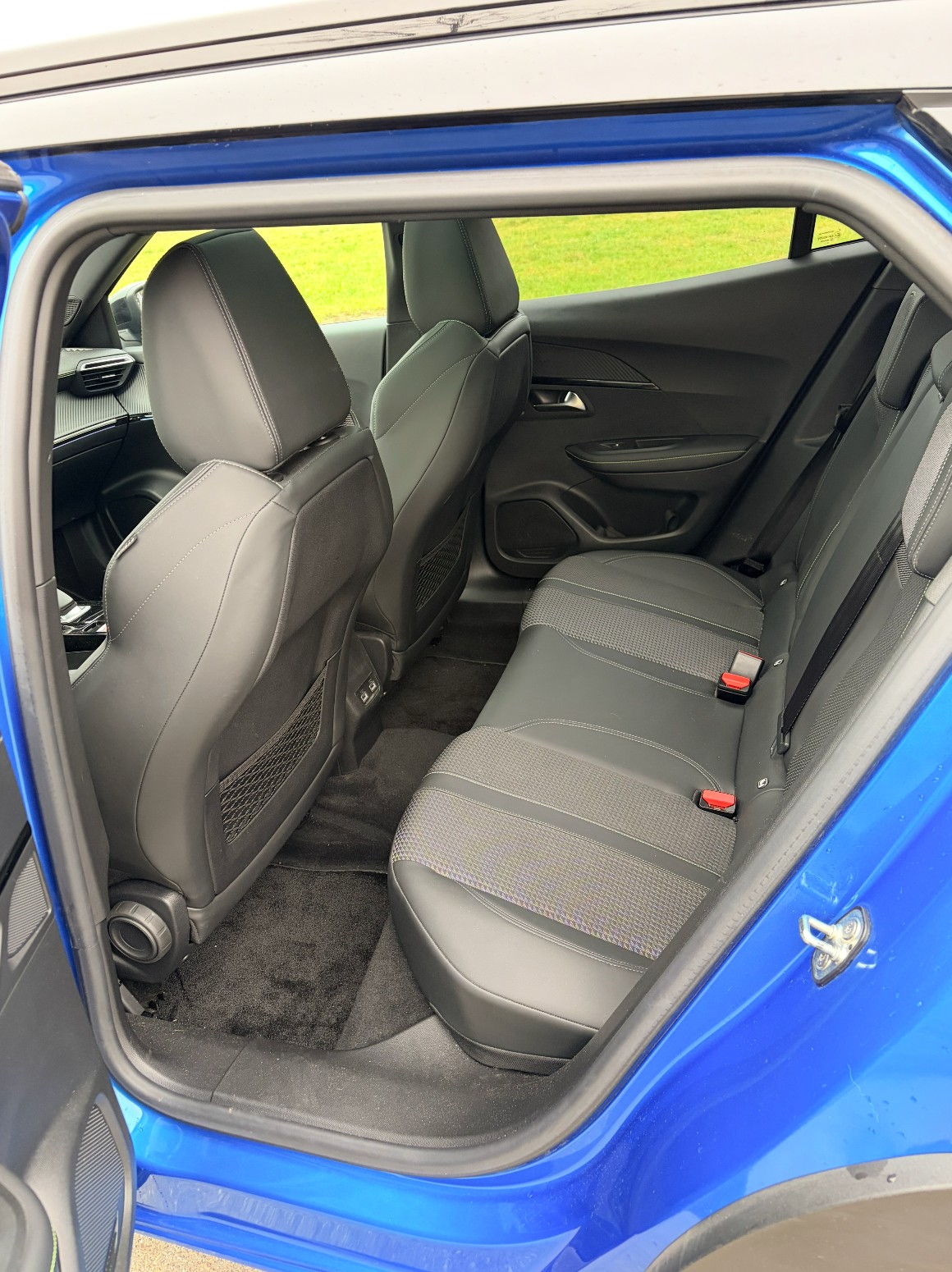 PEUGEOT 2008 e GT-image-8