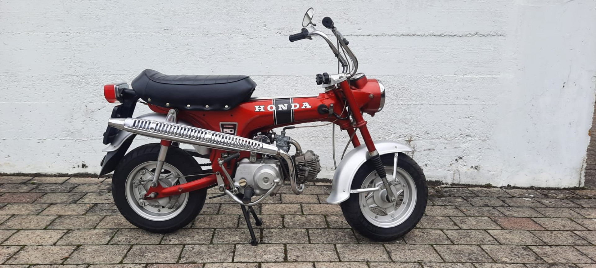 HONDA Dax ST 50-showroom-element-3