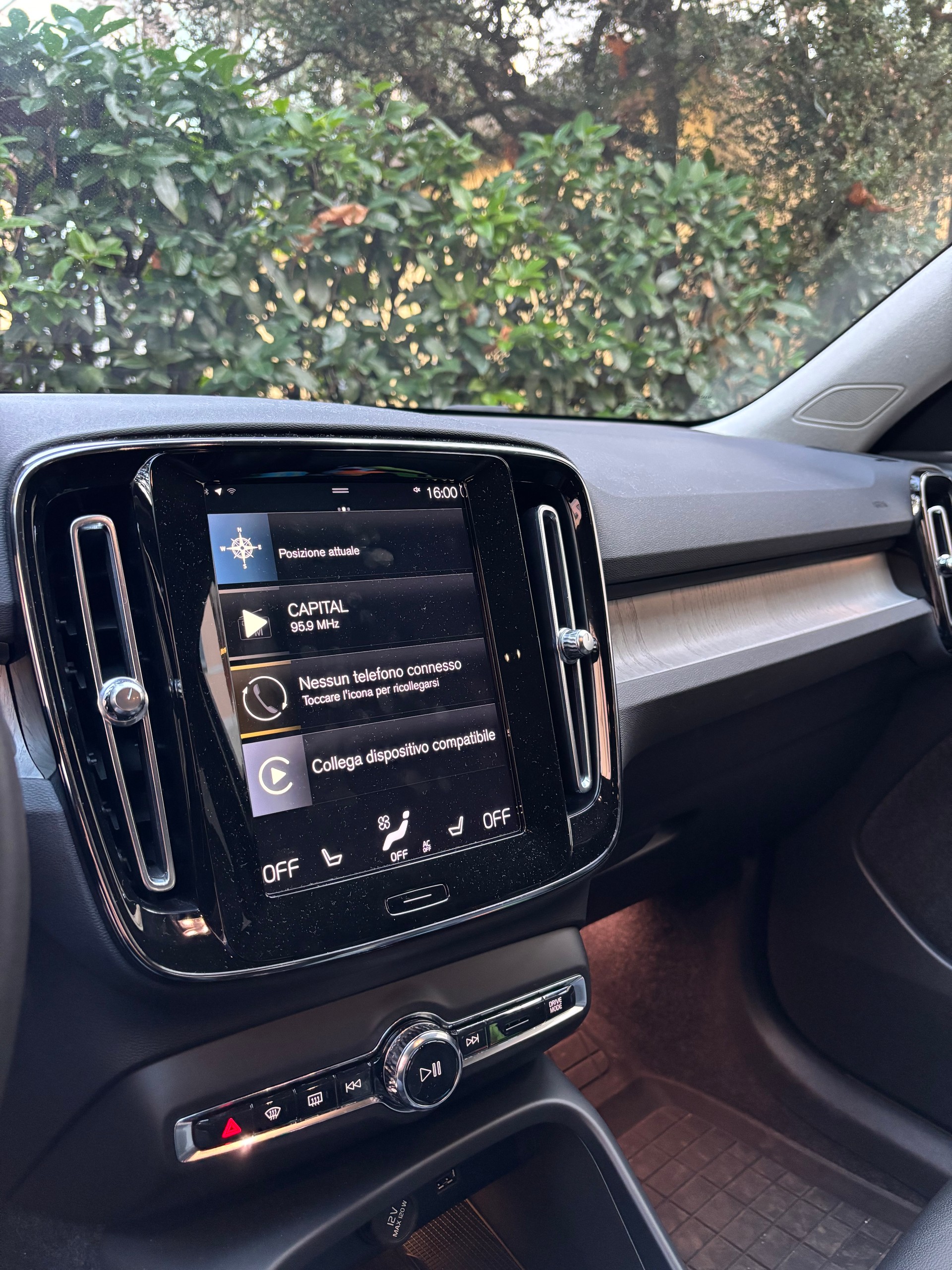 VOLVO XC40 B4 Benzin Mild Hybrid AWD Core DCT-image-4